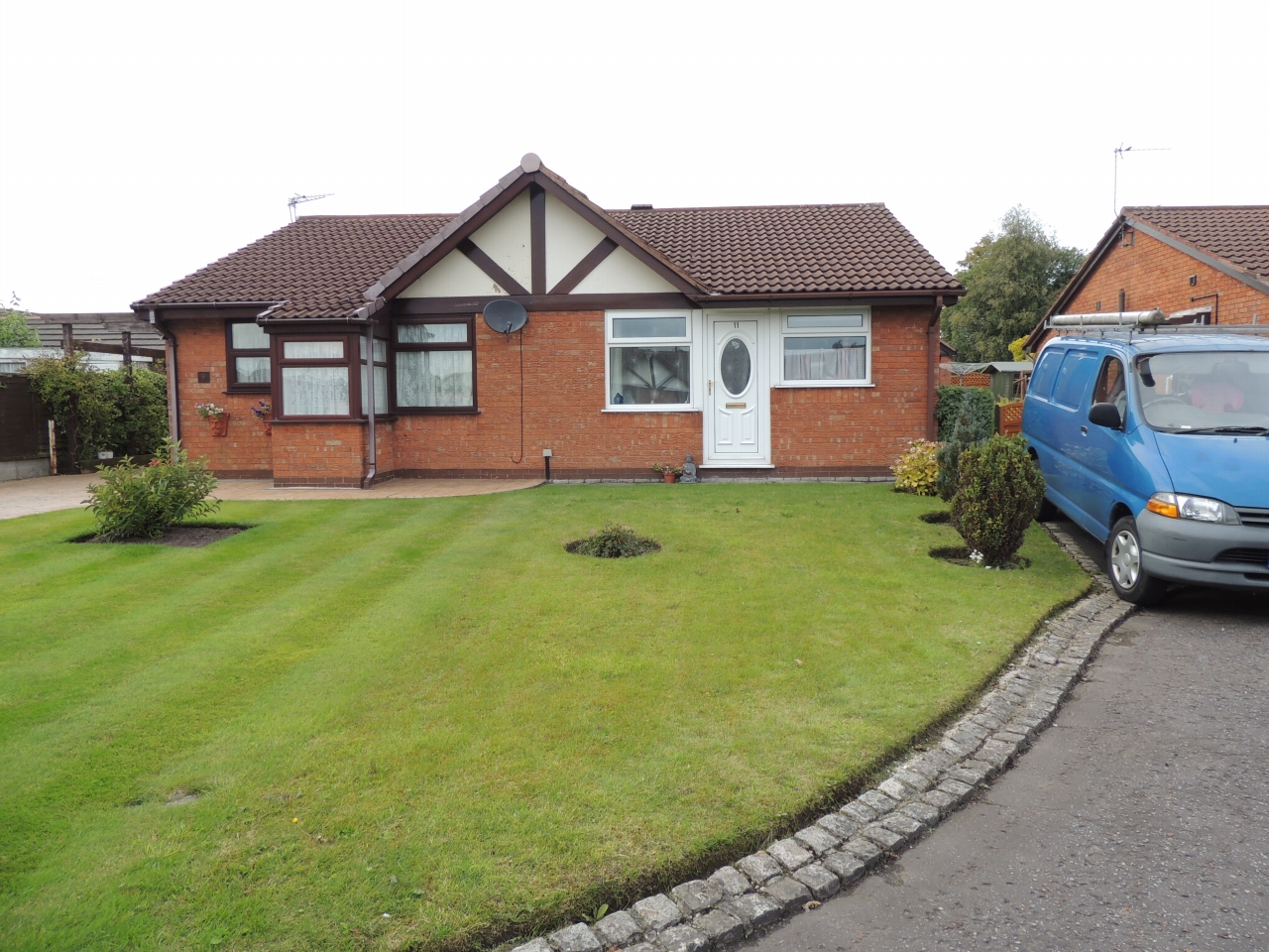 2 bedroom detached bungalow Let Agreed in Chorley - Photograph 1