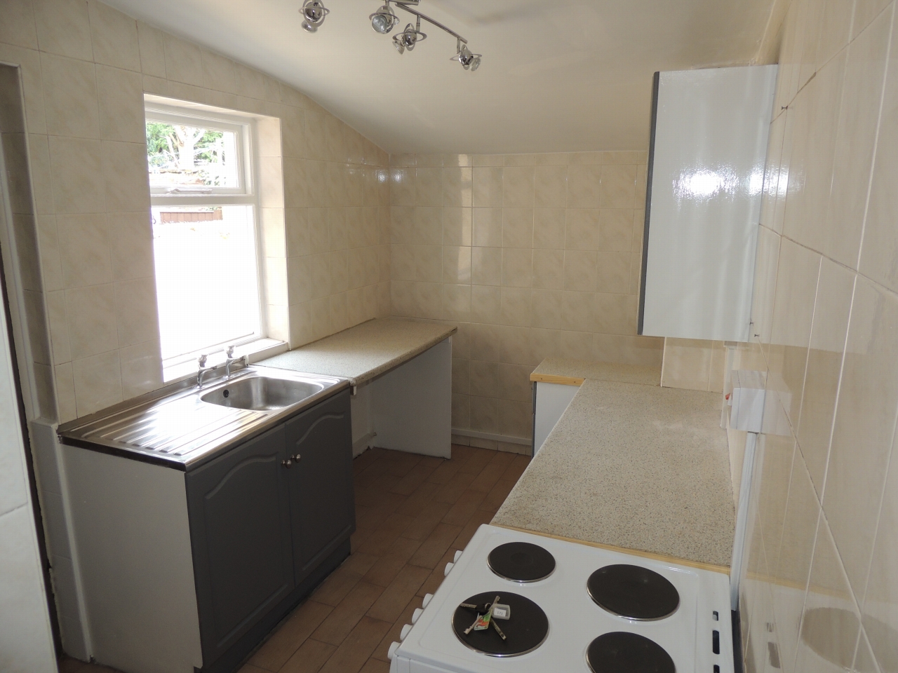 3 bedroom mid terraced house To Let in Chorley - Kitchen
