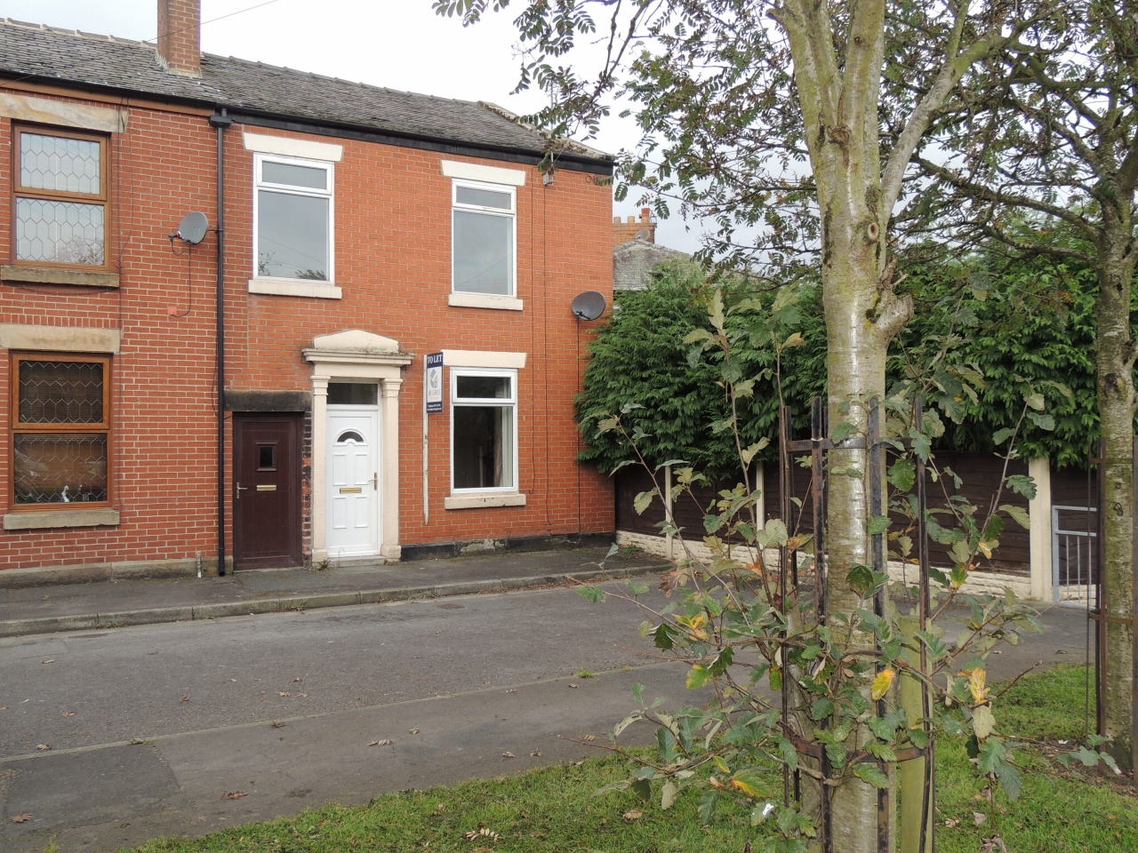 3 bedroom end terraced house Let in Chorley - Property photograph