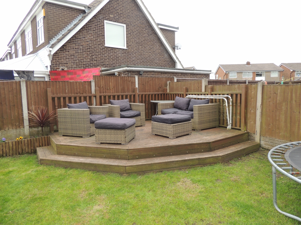 3 bedroom semi-detached house Let in Wigan - back garden