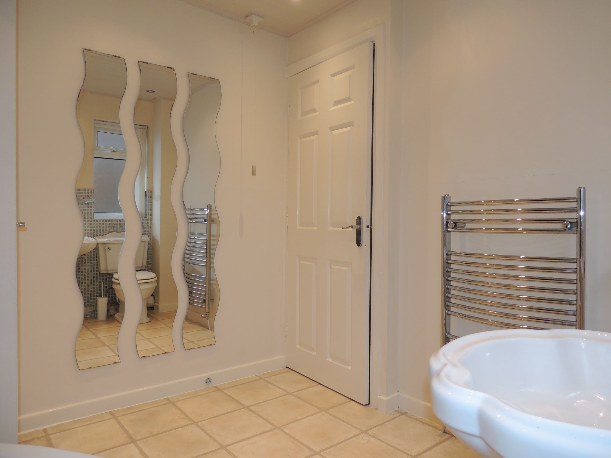 3 bedroom semi-detached house Let in Wigan - bathroom