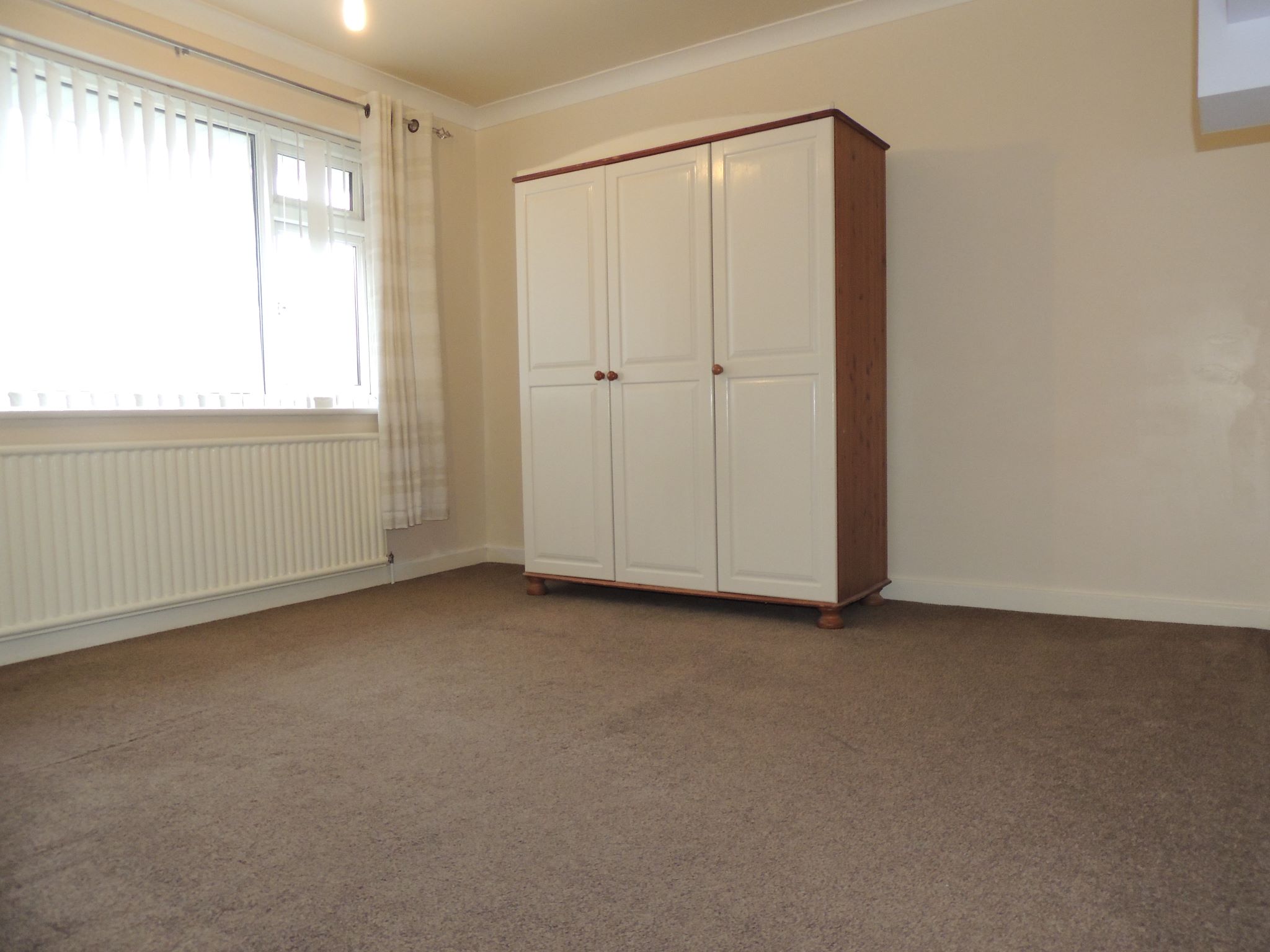 3 bedroom semi-detached house Let in Wigan - Second Double bedroom