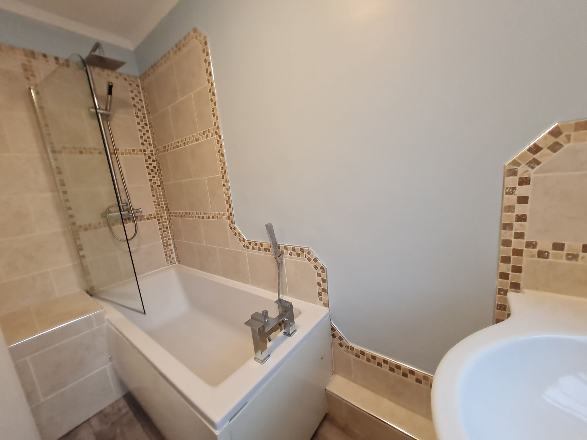 3 bedroom mid terraced house Let in Chorley - family bathroom