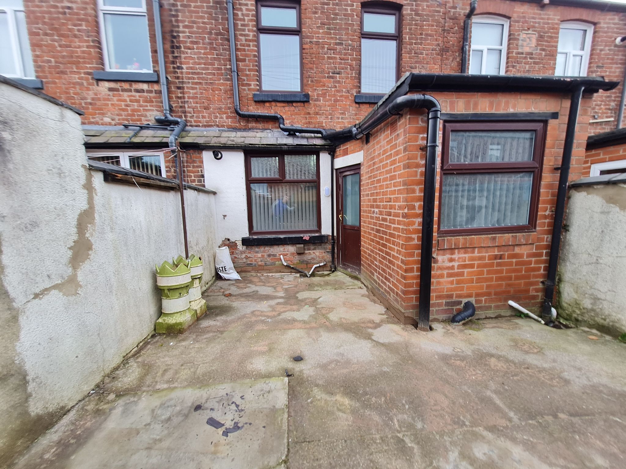 3 bedroom mid terraced house Let in Chorley - rear yard