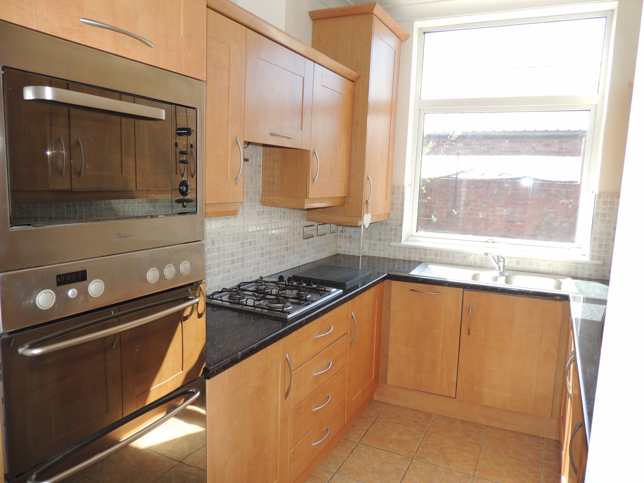 2 bedroom mid terraced house Let in Wigan - Photograph 2