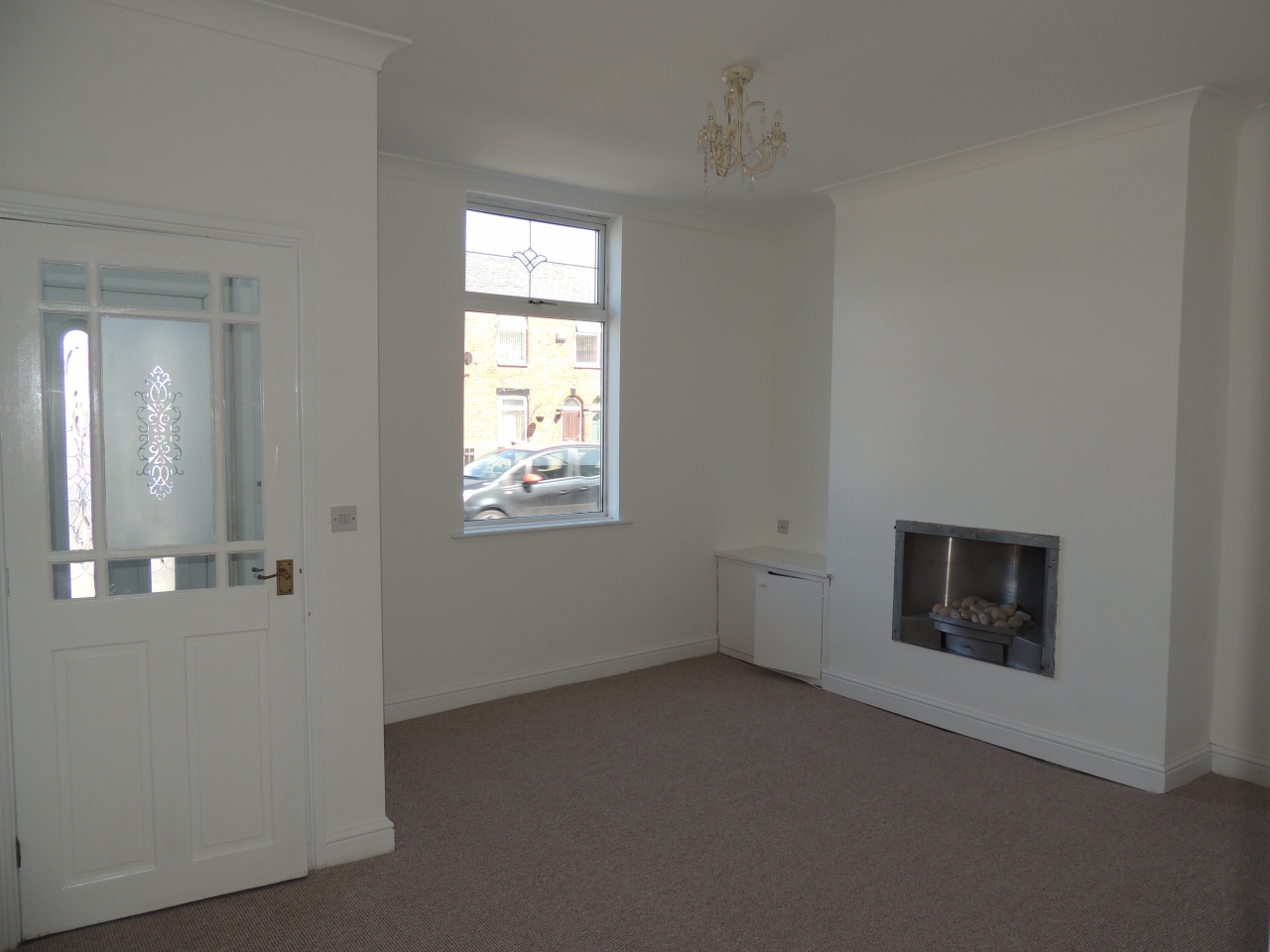2 bedroom mid terraced house Let in Wigan - Photograph 9