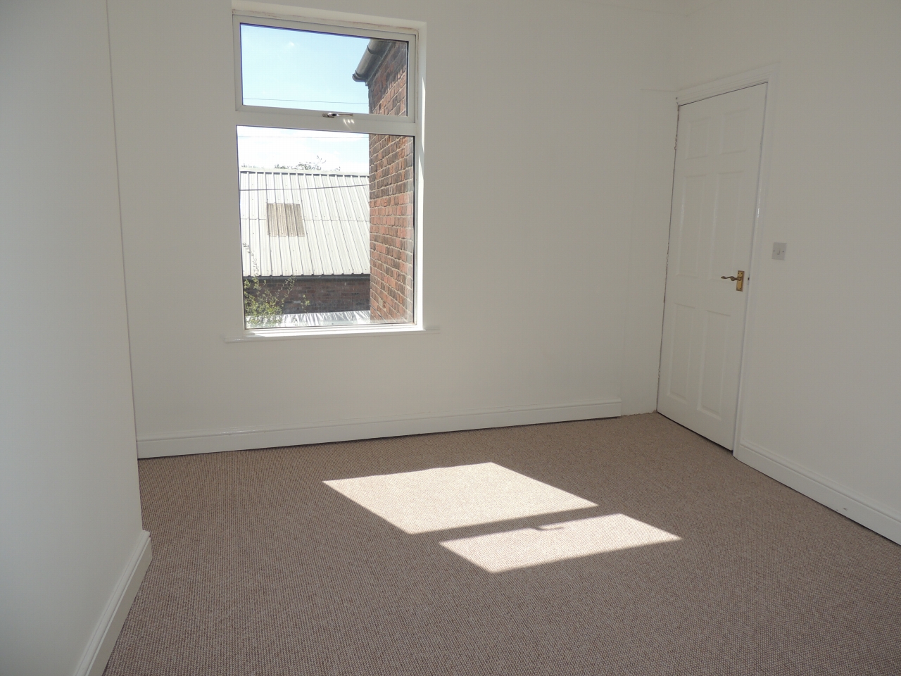 2 bedroom mid terraced house Let in Wigan - Photograph 15