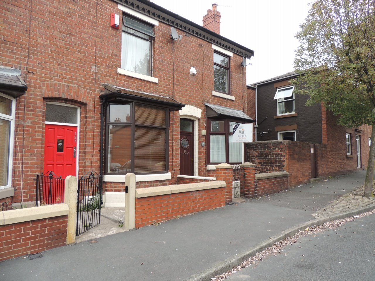 2 bedroom mid terraced house Let in Chorley - Property photograph