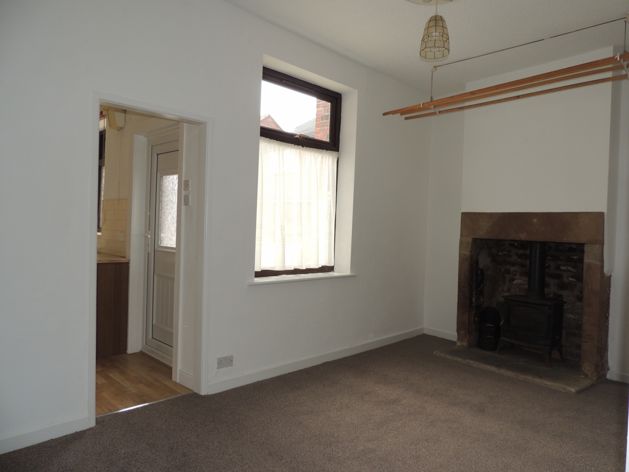 2 bedroom mid terraced house Let in Chorley - Lounge 2