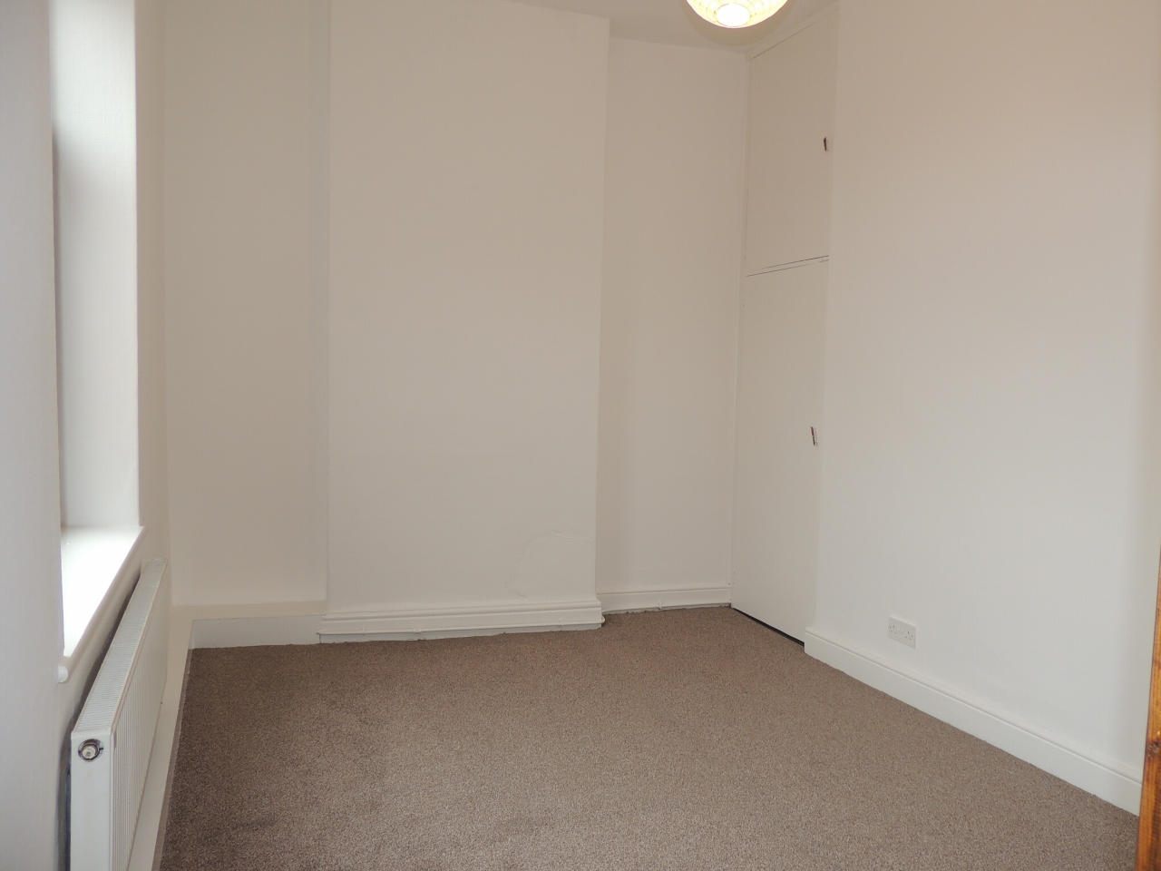 2 bedroom mid terraced house Let in Chorley - 2nd Bedroom