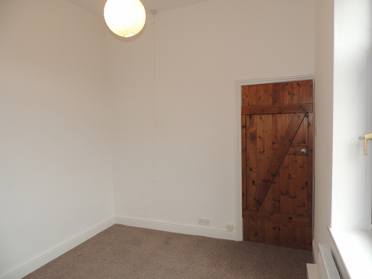 2 bedroom mid terraced house Let in Chorley - 2nd Bedroom