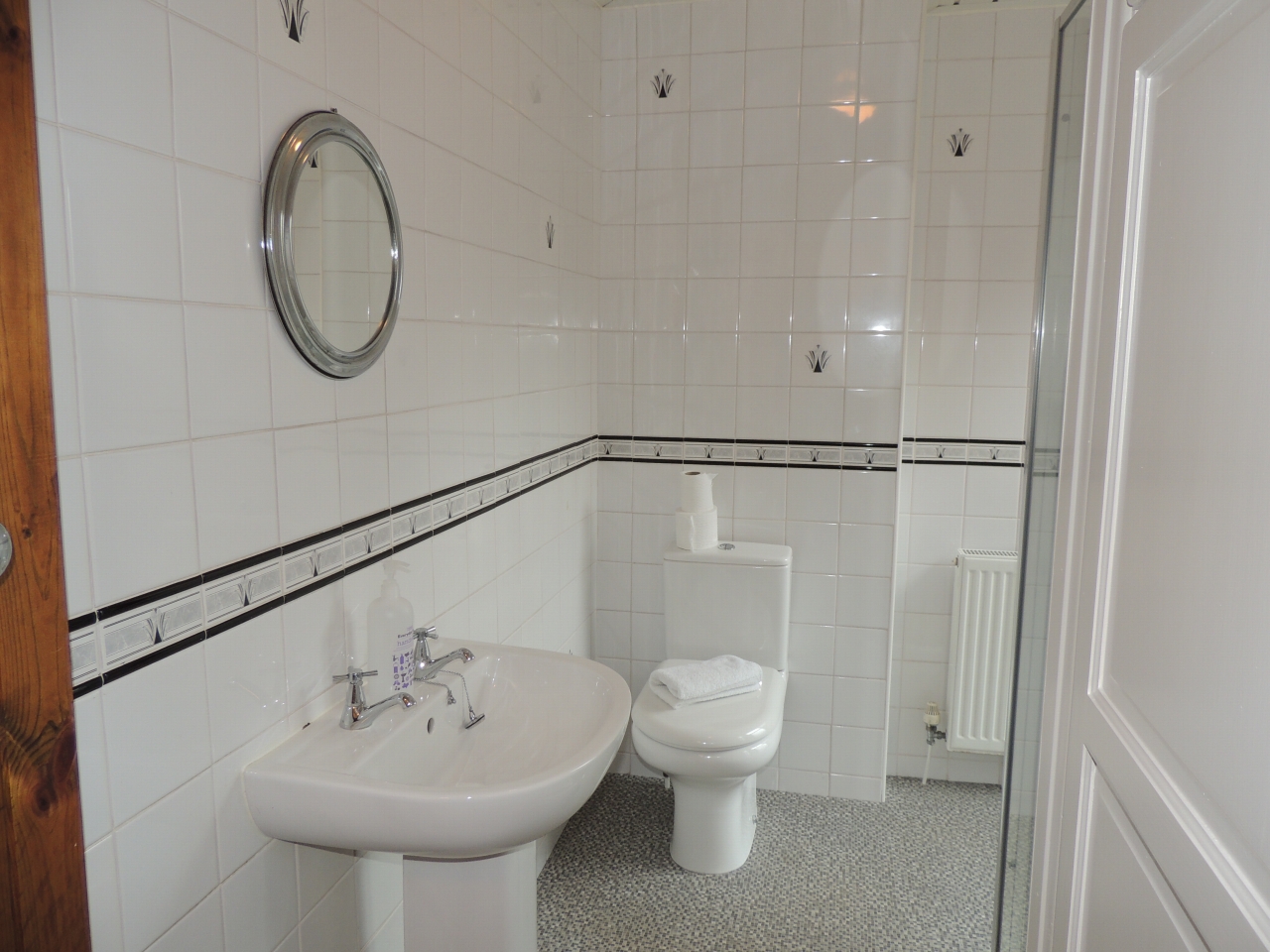 2 bedroom mid terraced house Let in Chorley - Property photograph
