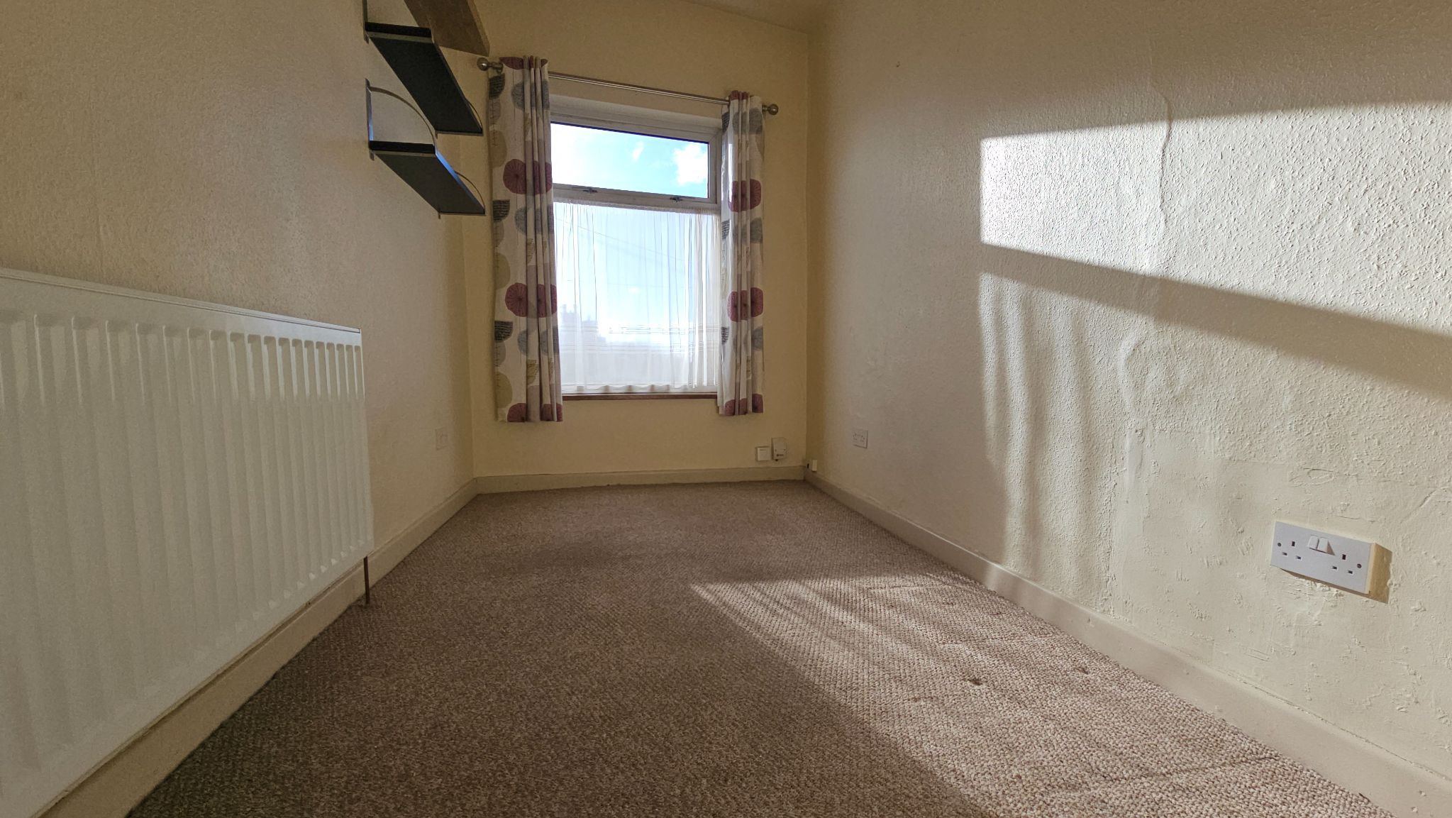 2 bedroom mid terraced house Let in Chorley - bedroom