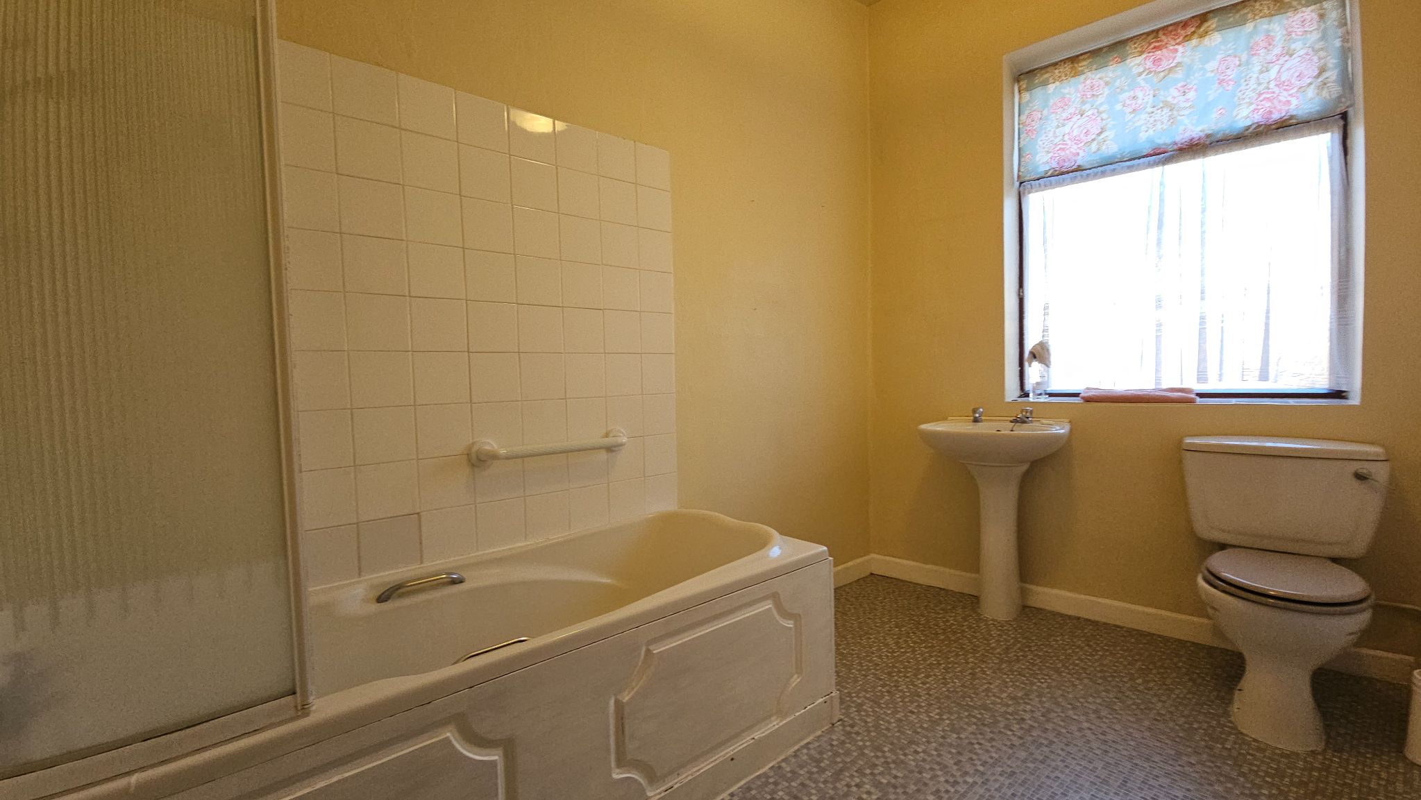 2 bedroom mid terraced house Let in Chorley - bathroom