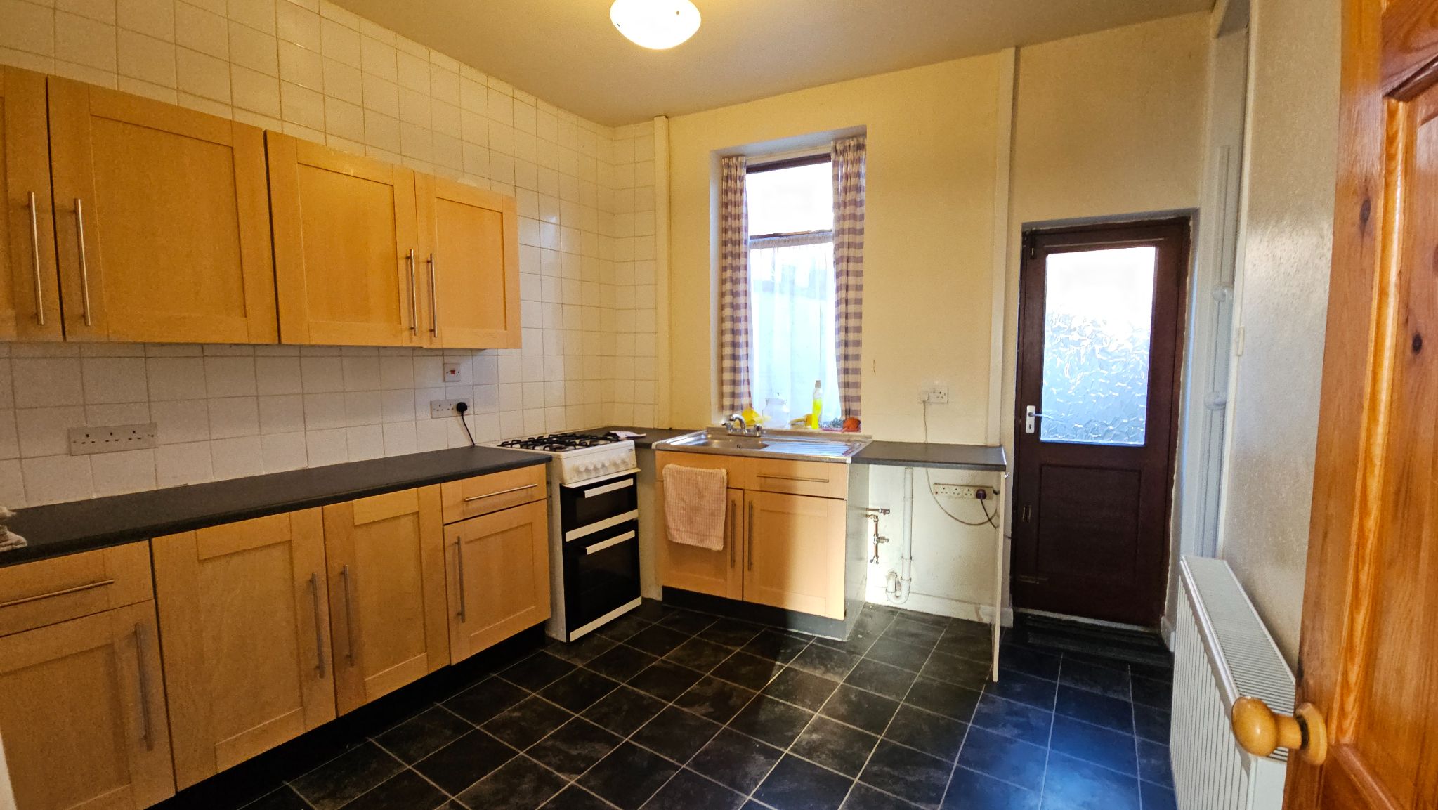 2 bedroom mid terraced house Let in Chorley - kitchen