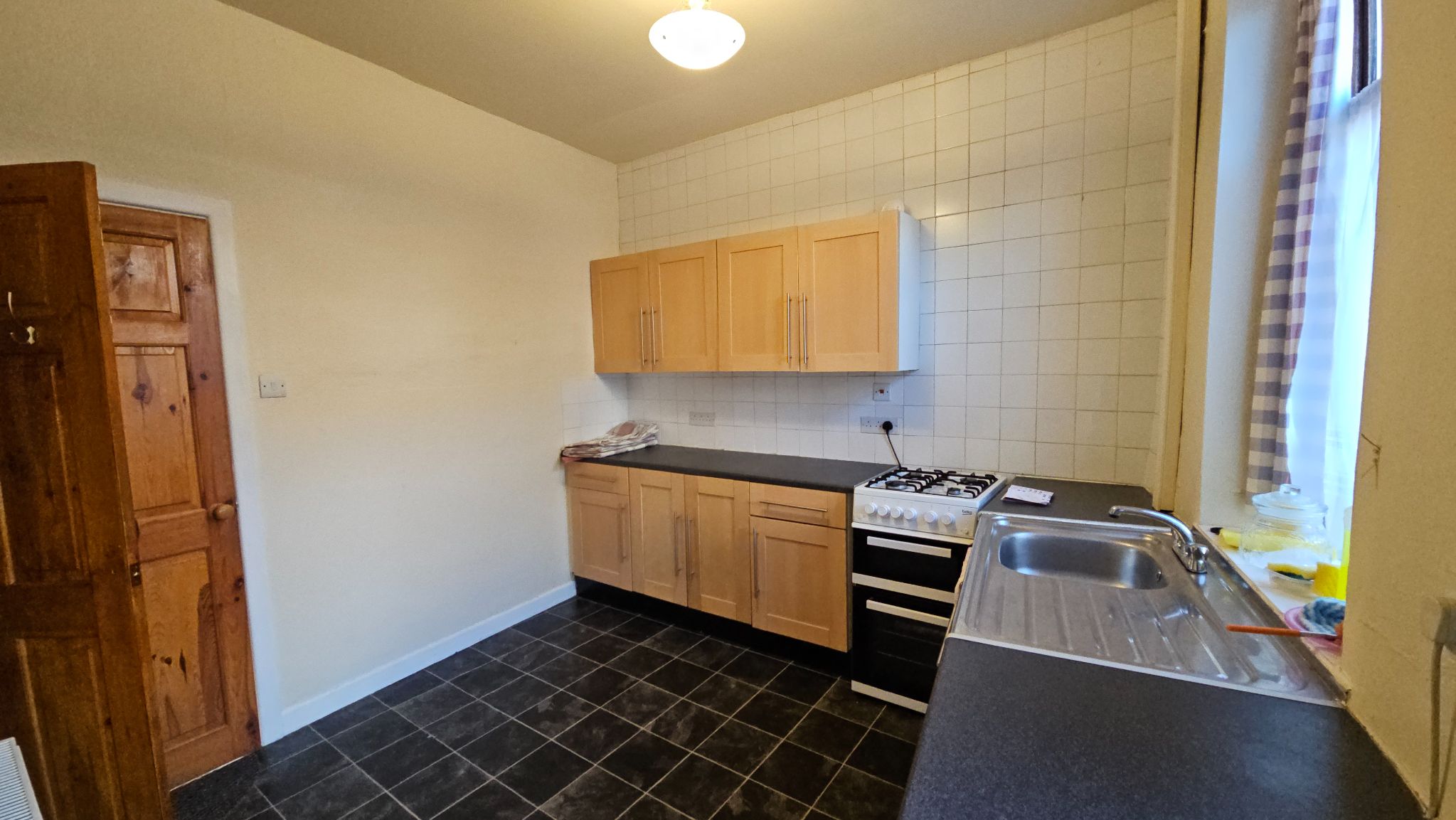 2 bedroom mid terraced house Let in Chorley - kitchen