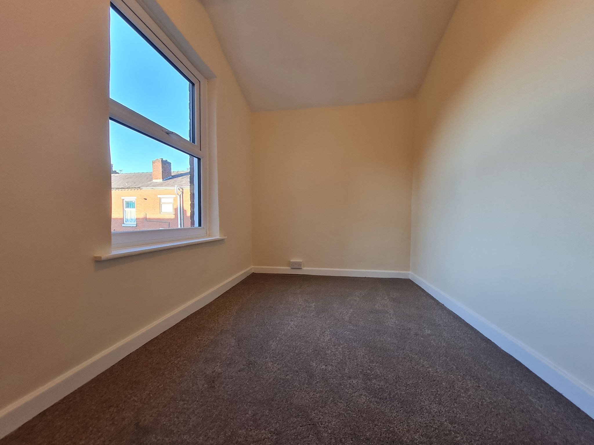 3 bedroom mid terraced house Let Agreed in Chorley - Rear bedroom