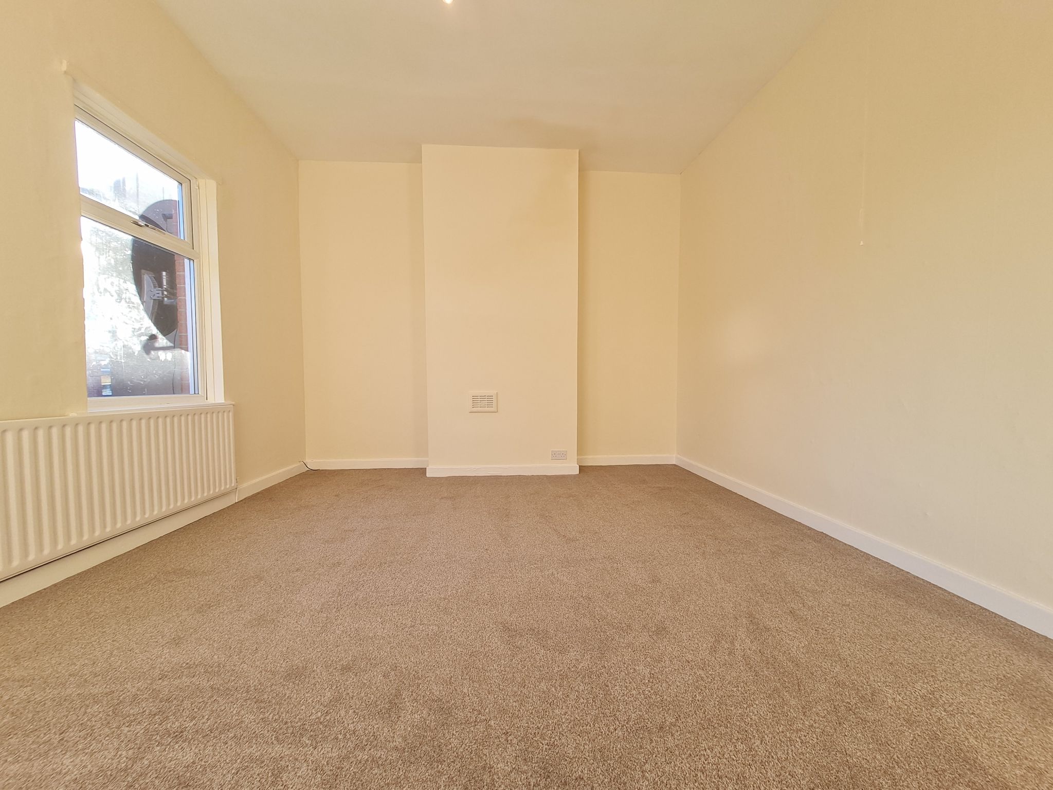 3 bedroom mid terraced house Let Agreed in Chorley - master Double bedroom
