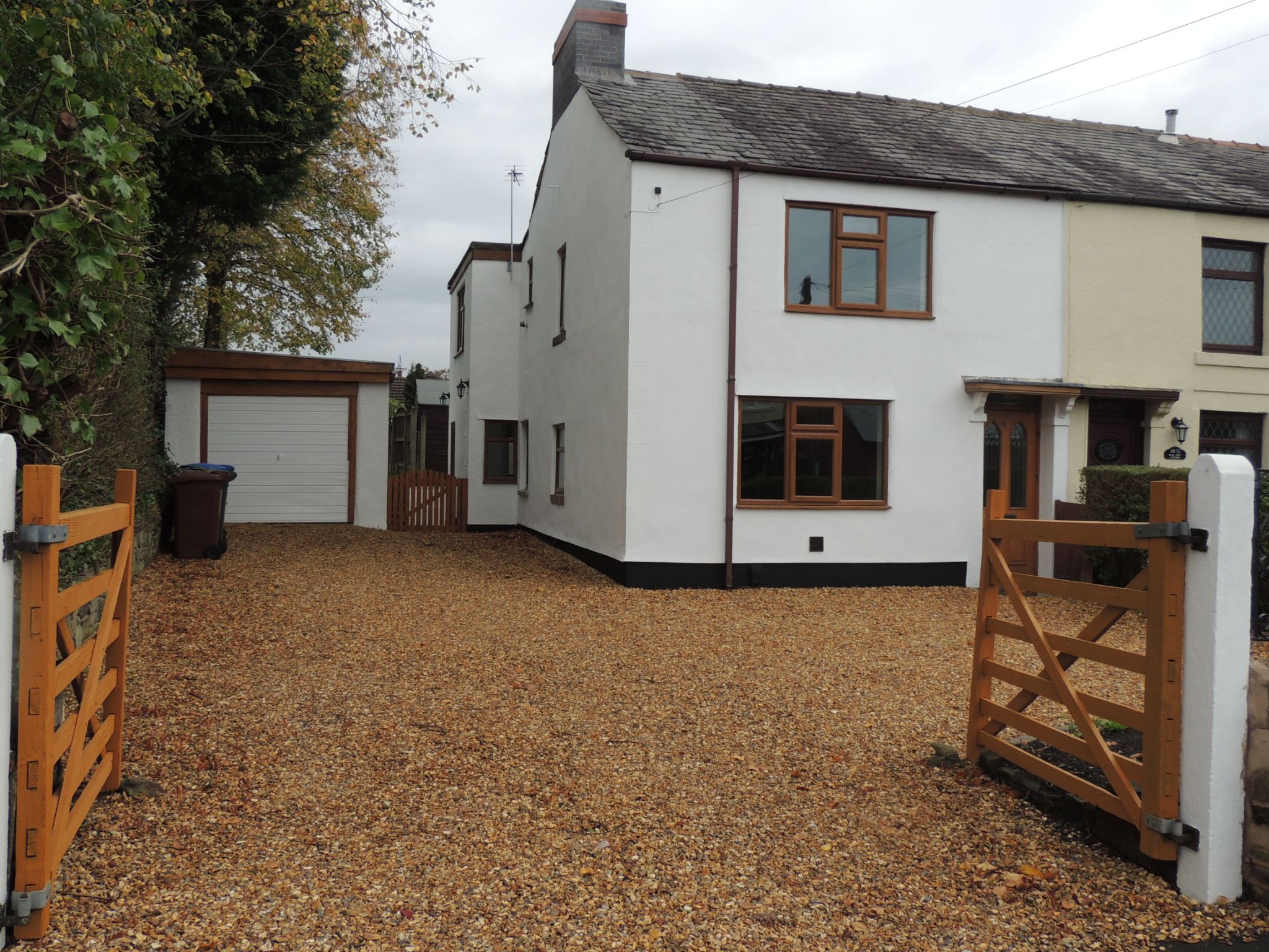 3 bedroom cottage house Let in Chorley - Drive
