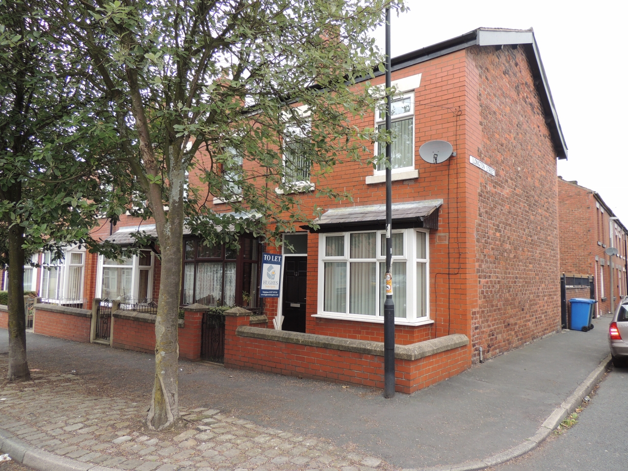 2 bedroom end terraced house Let in Chorley - Front