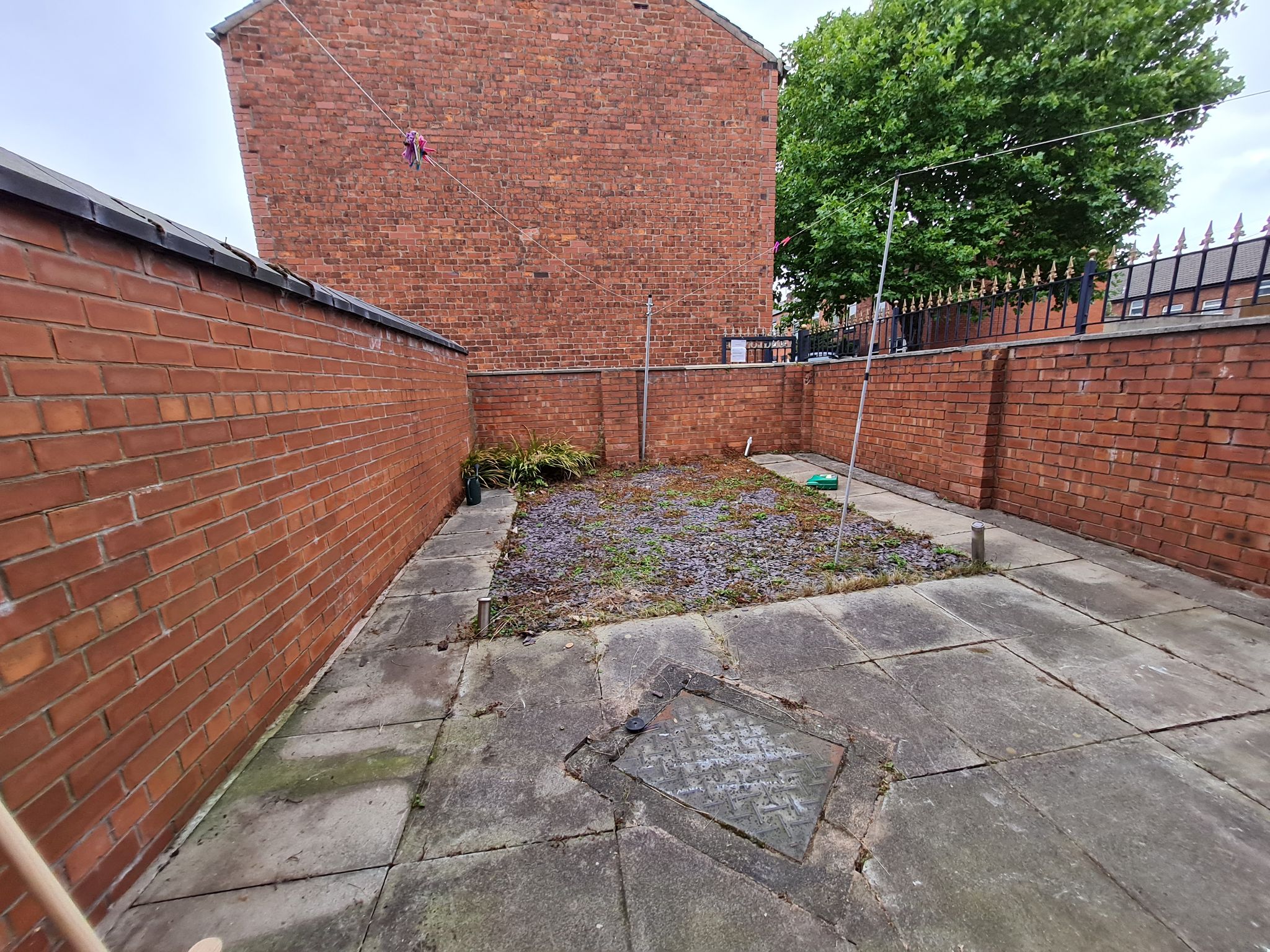 2 bedroom end terraced house Let in Chorley - back yard
