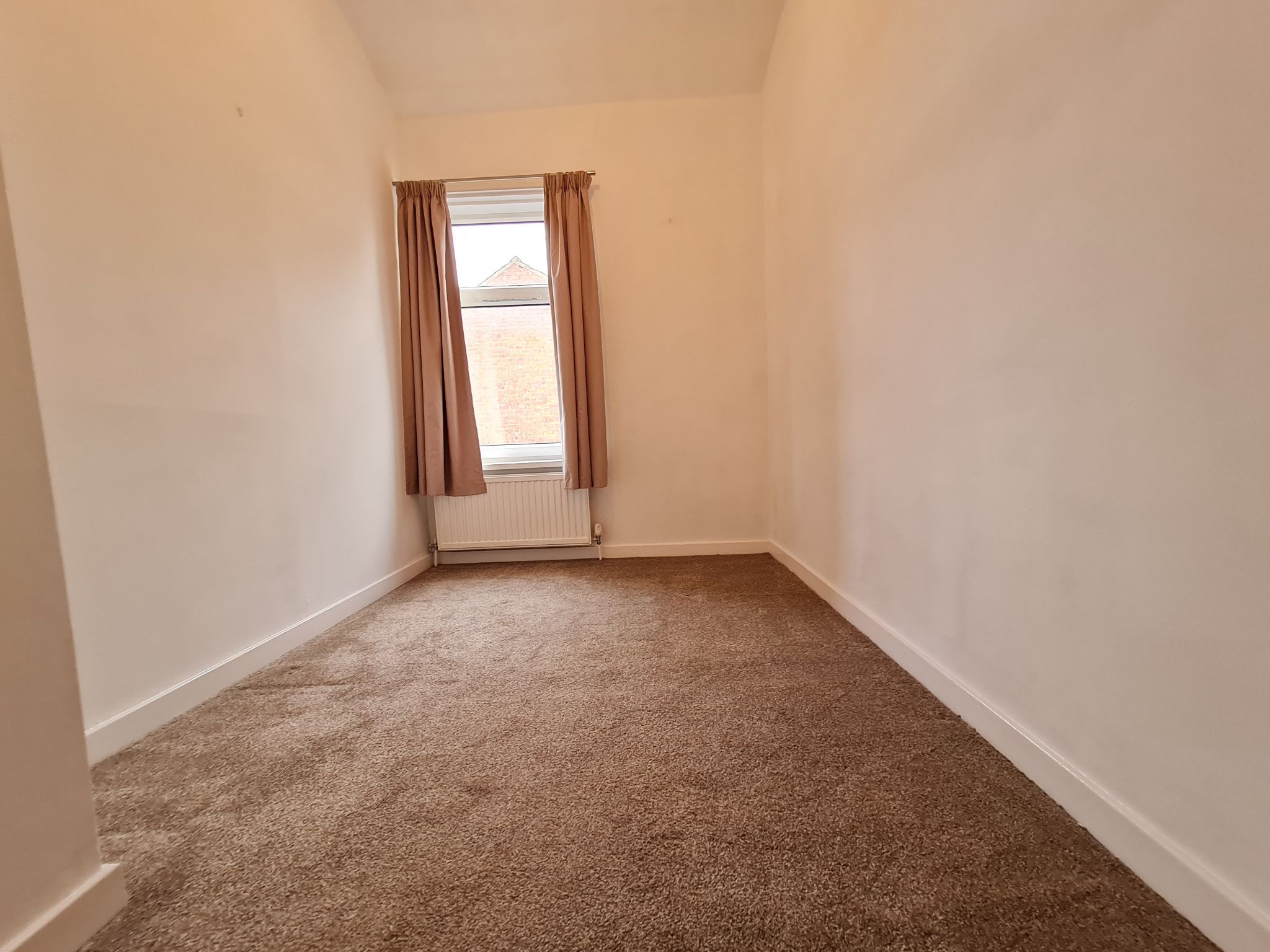 2 bedroom end terraced house Let in Chorley - back bedroom