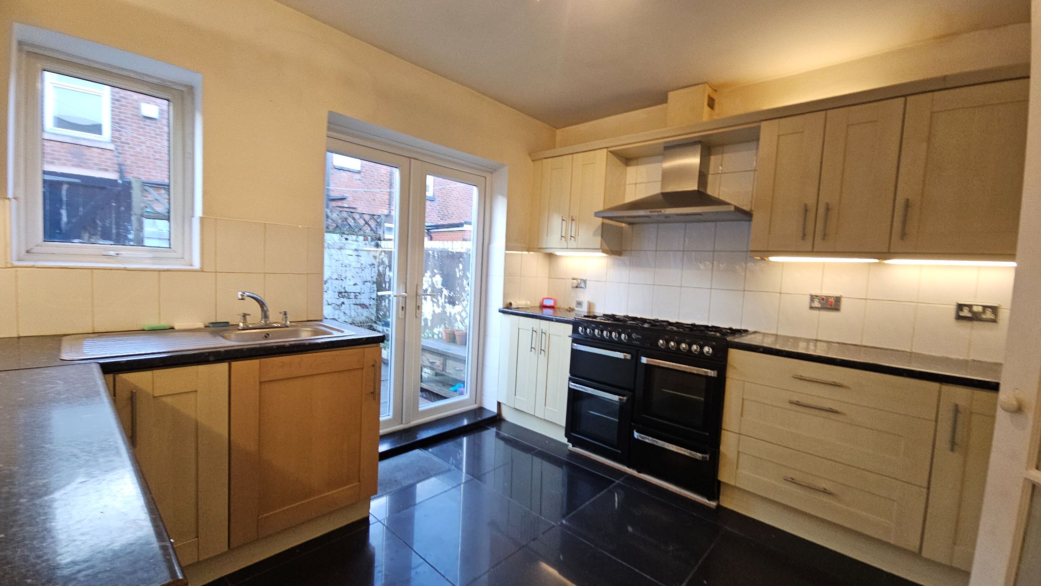 2 bedroom mid terraced house To Let in Chorley - Property photograph