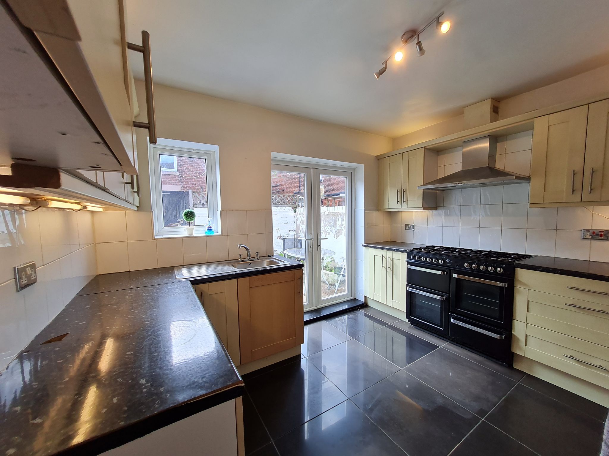 2 bedroom mid terraced house To Let in Chorley - Property photograph