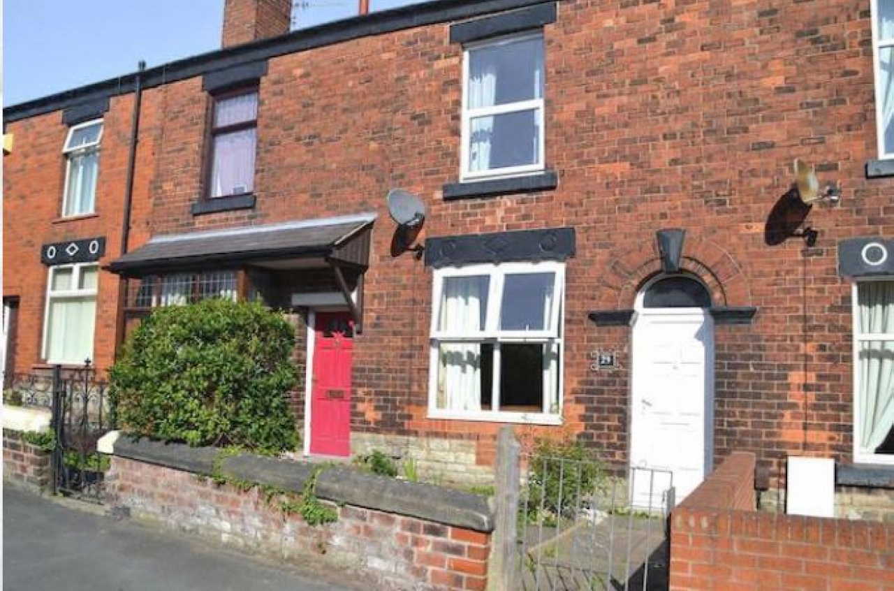 2 bedroom mid terraced house Let in Chorley - Property photograph