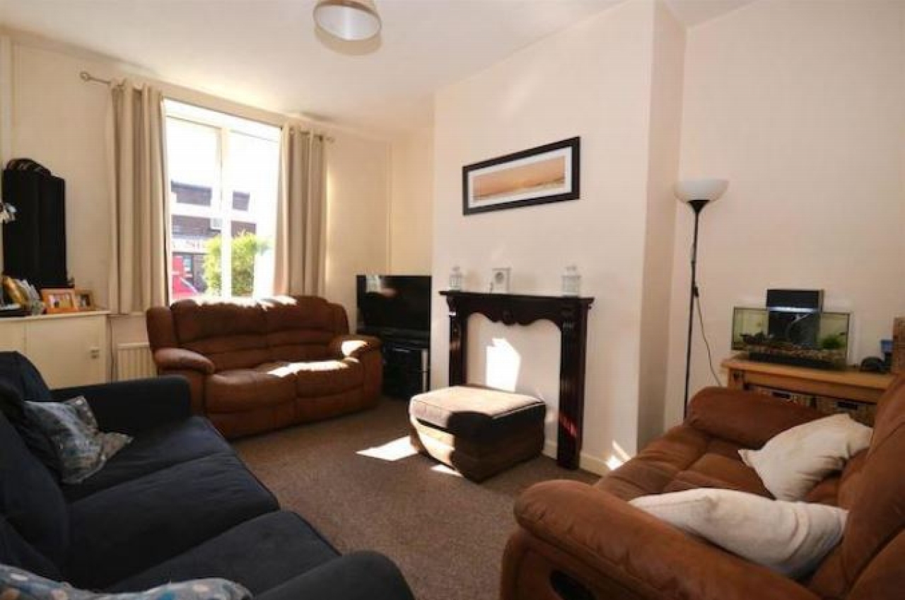 2 bedroom mid terraced house Let in Chorley - Property photograph