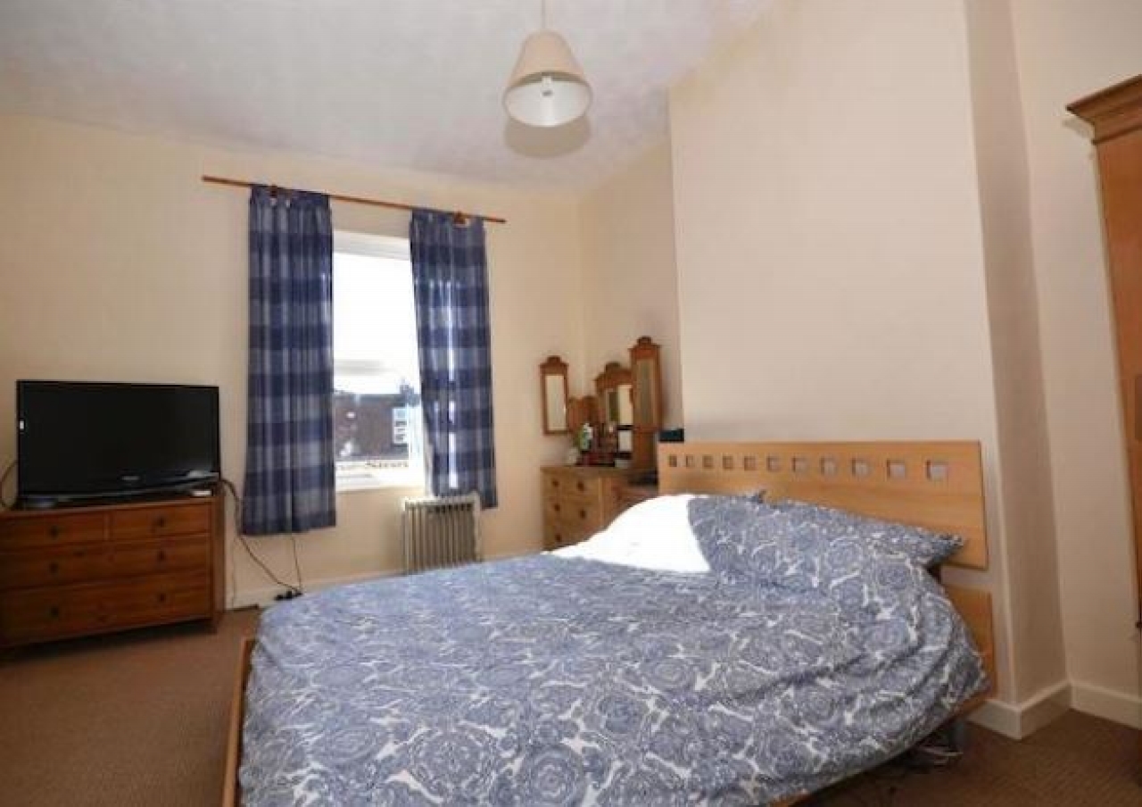 2 bedroom mid terraced house Let in Chorley - Photograph 5