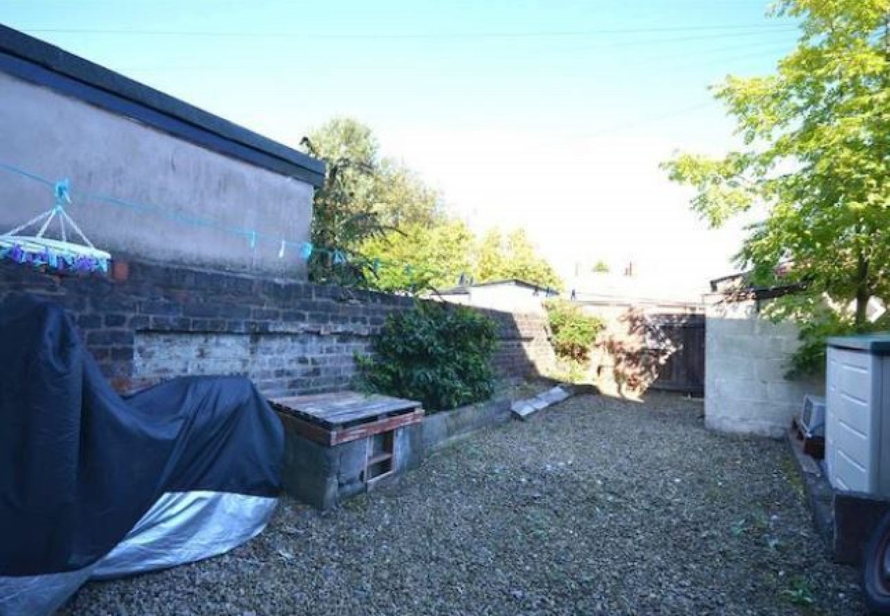 2 bedroom mid terraced house Let in Chorley - Photograph 6