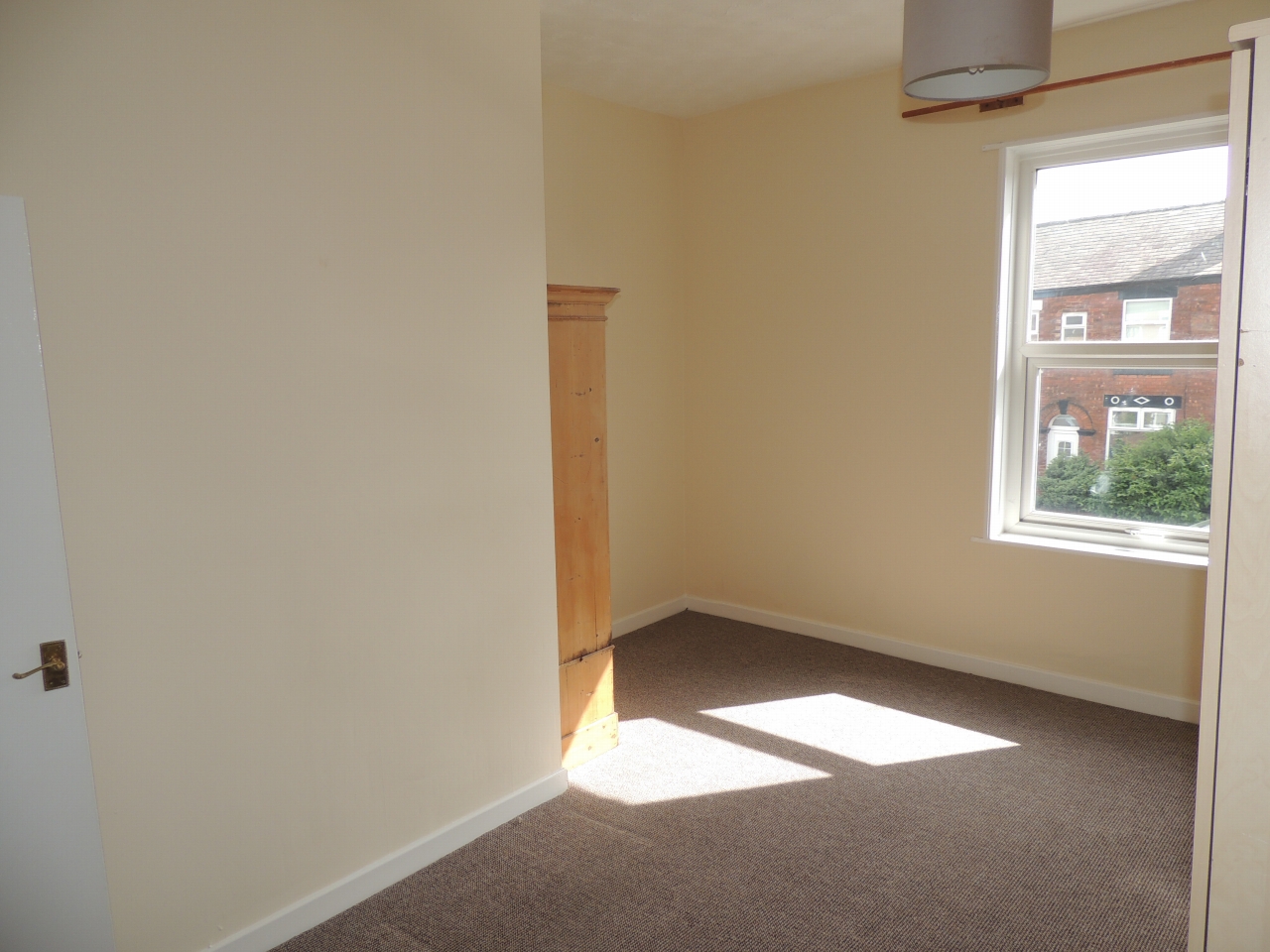 2 bedroom mid terraced house Let in Chorley - Photograph 9