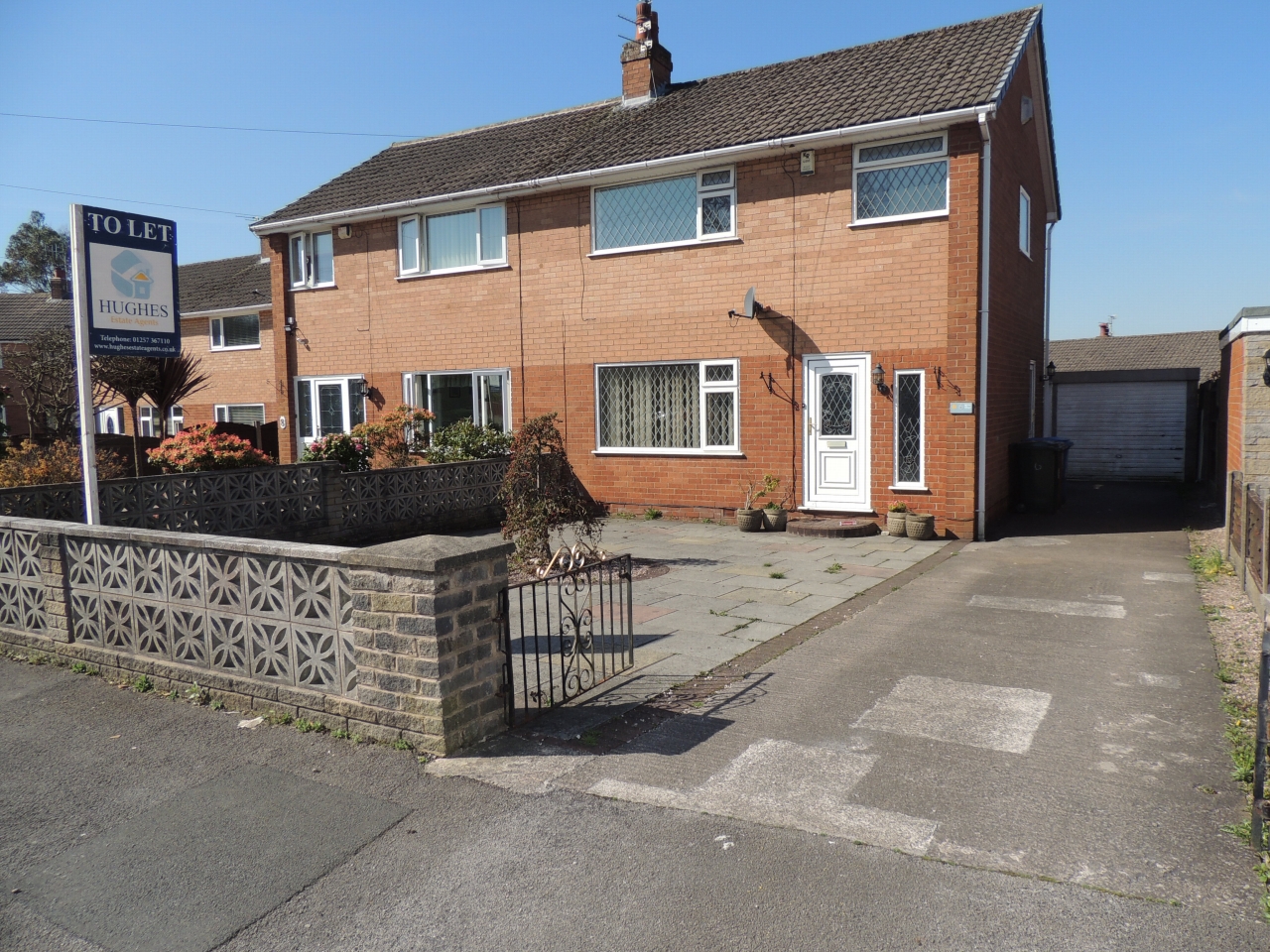 3 bedroom semi-detached house Let in Chorley - Property photograph