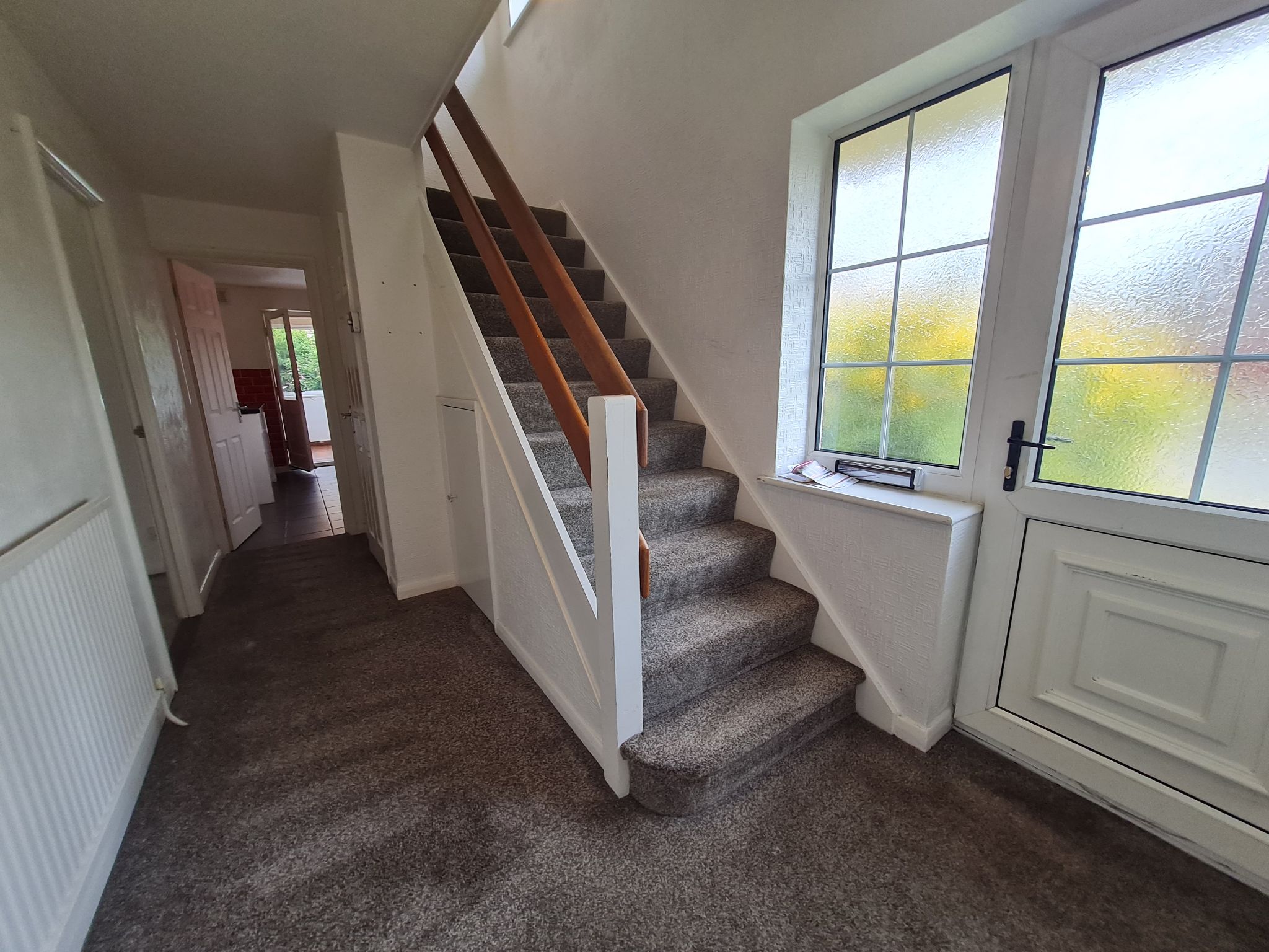 4 bedroom detached house Let in Chorley - hallway