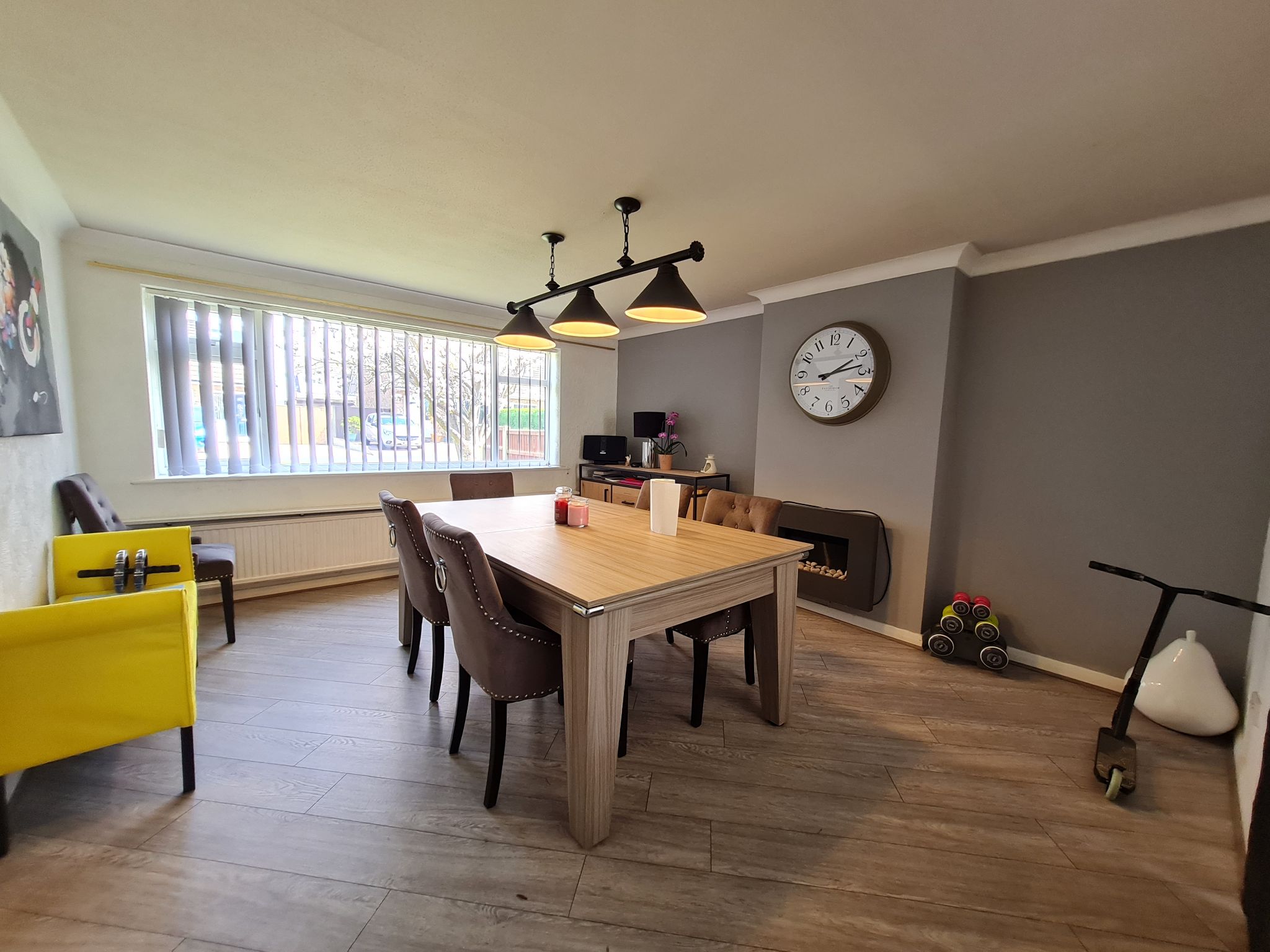 4 bedroom detached house Let in Chorley - Lounge