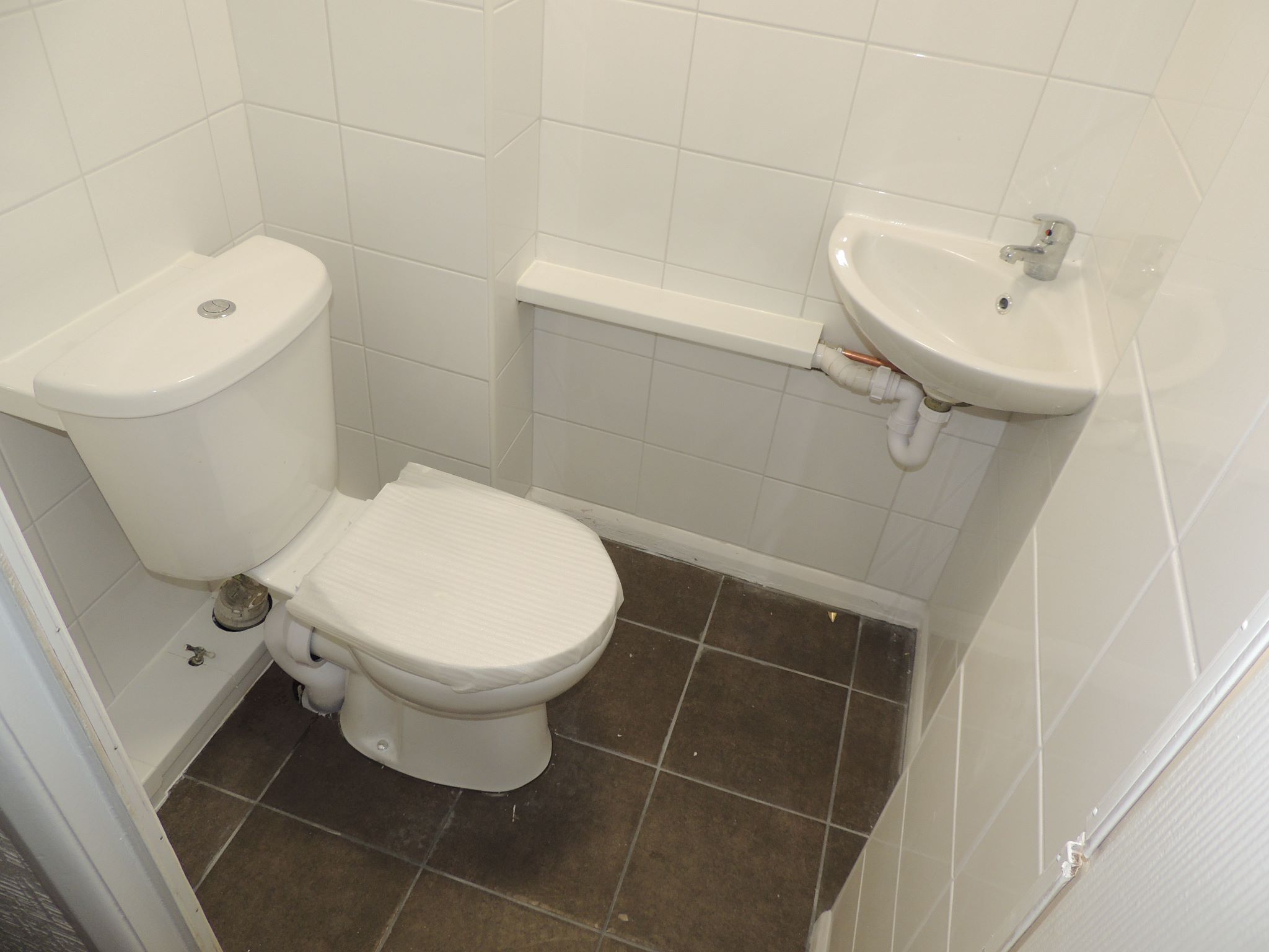 4 bedroom detached house Let in Chorley - Downstairs Toilet