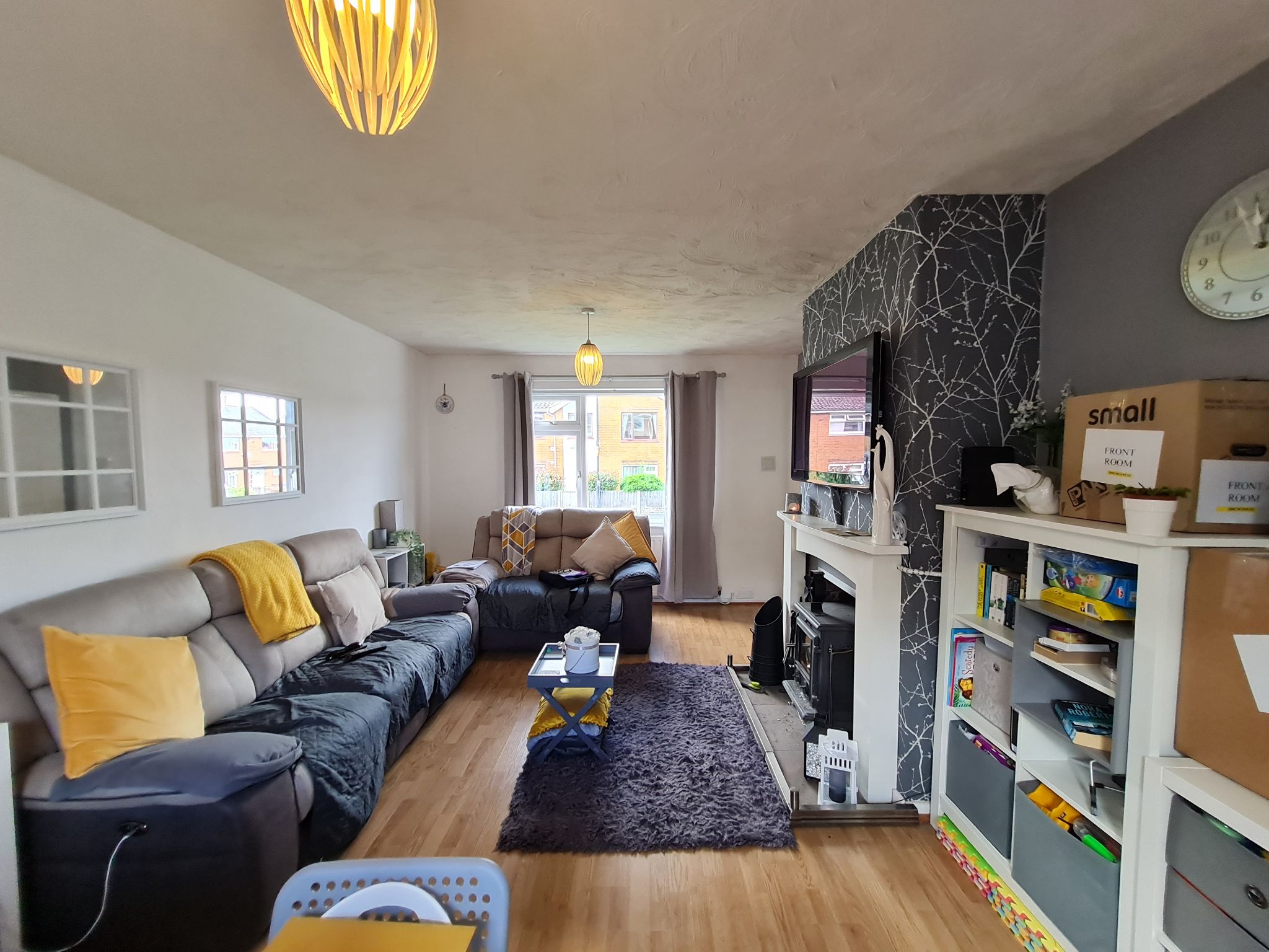 3 bedroom end terraced house Let in Chorley - Lounge