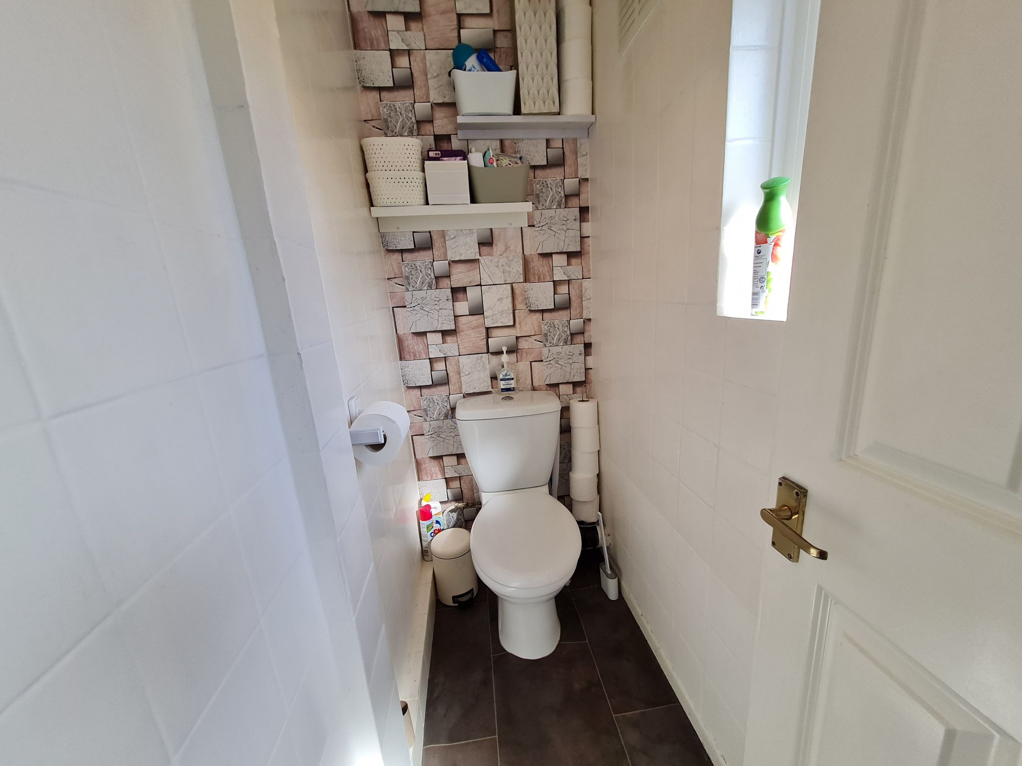3 bedroom end terraced house Let in Chorley - Toilet