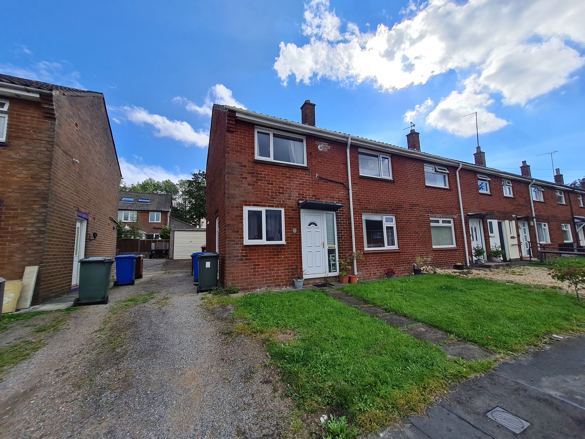 3 bedroom end terraced house Let in Chorley - front