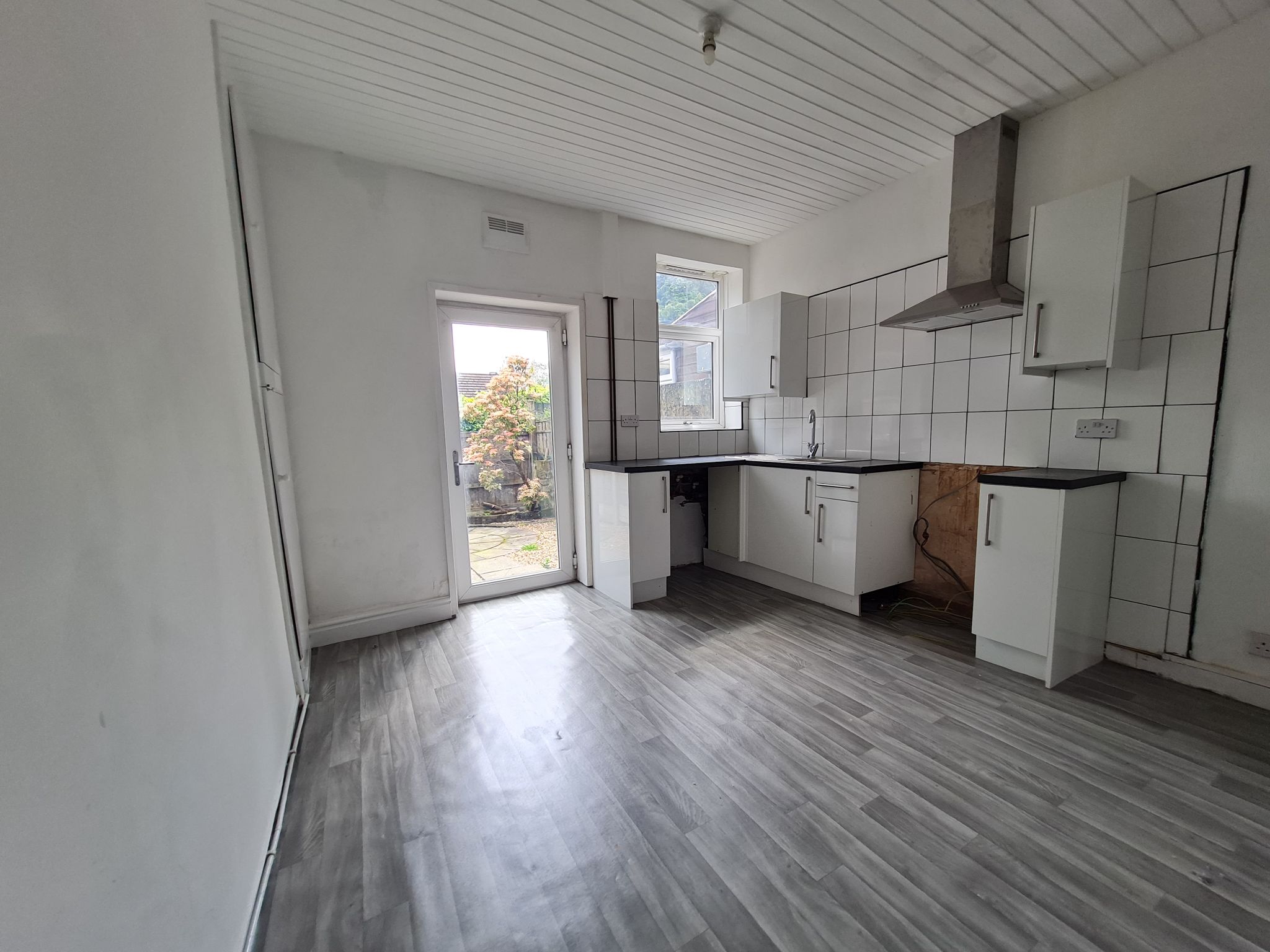 2 bedroom mid terraced house Let in Bolton - Property photograph