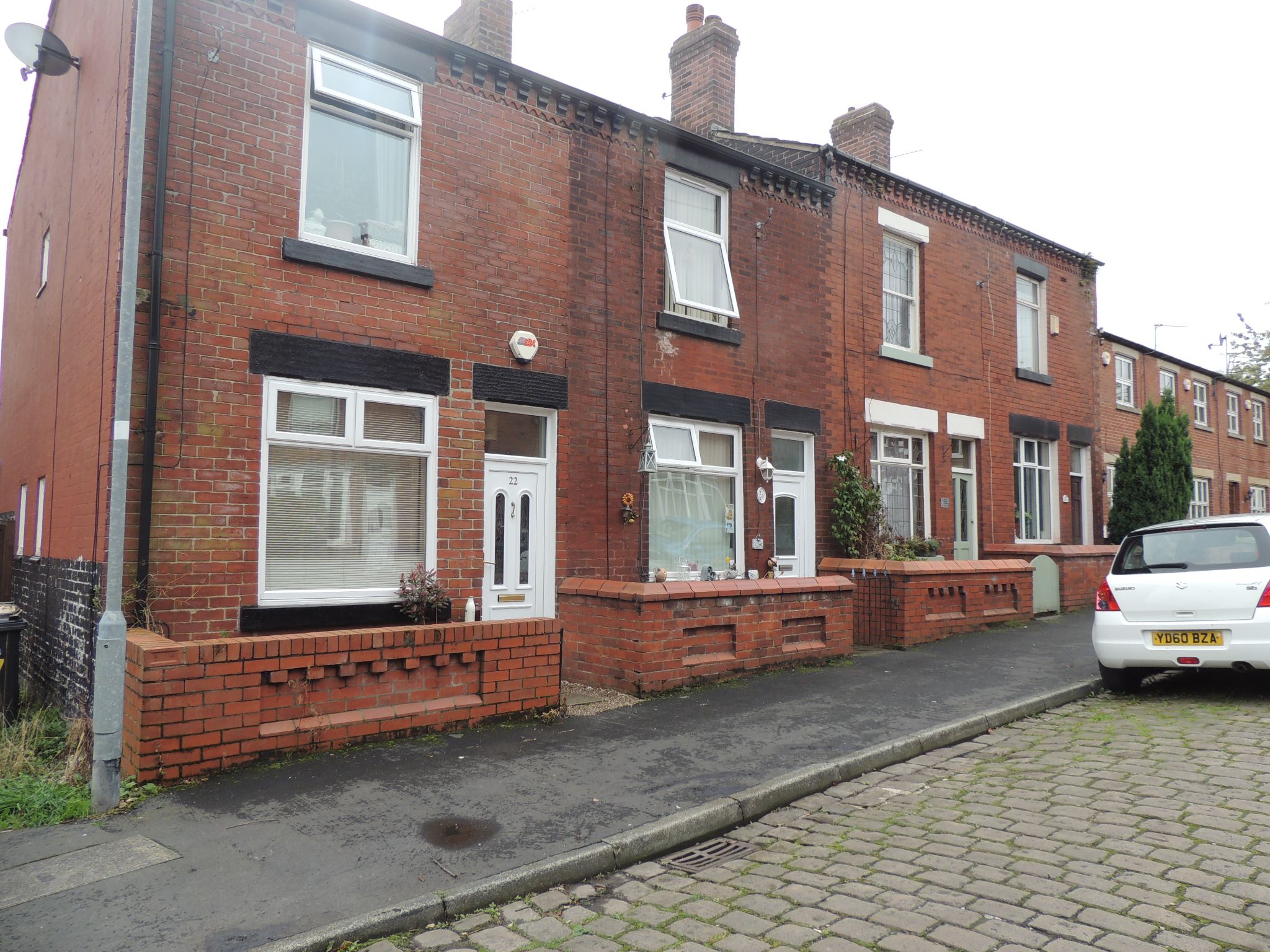2 bedroom mid terraced house Let in Bolton - Property photograph