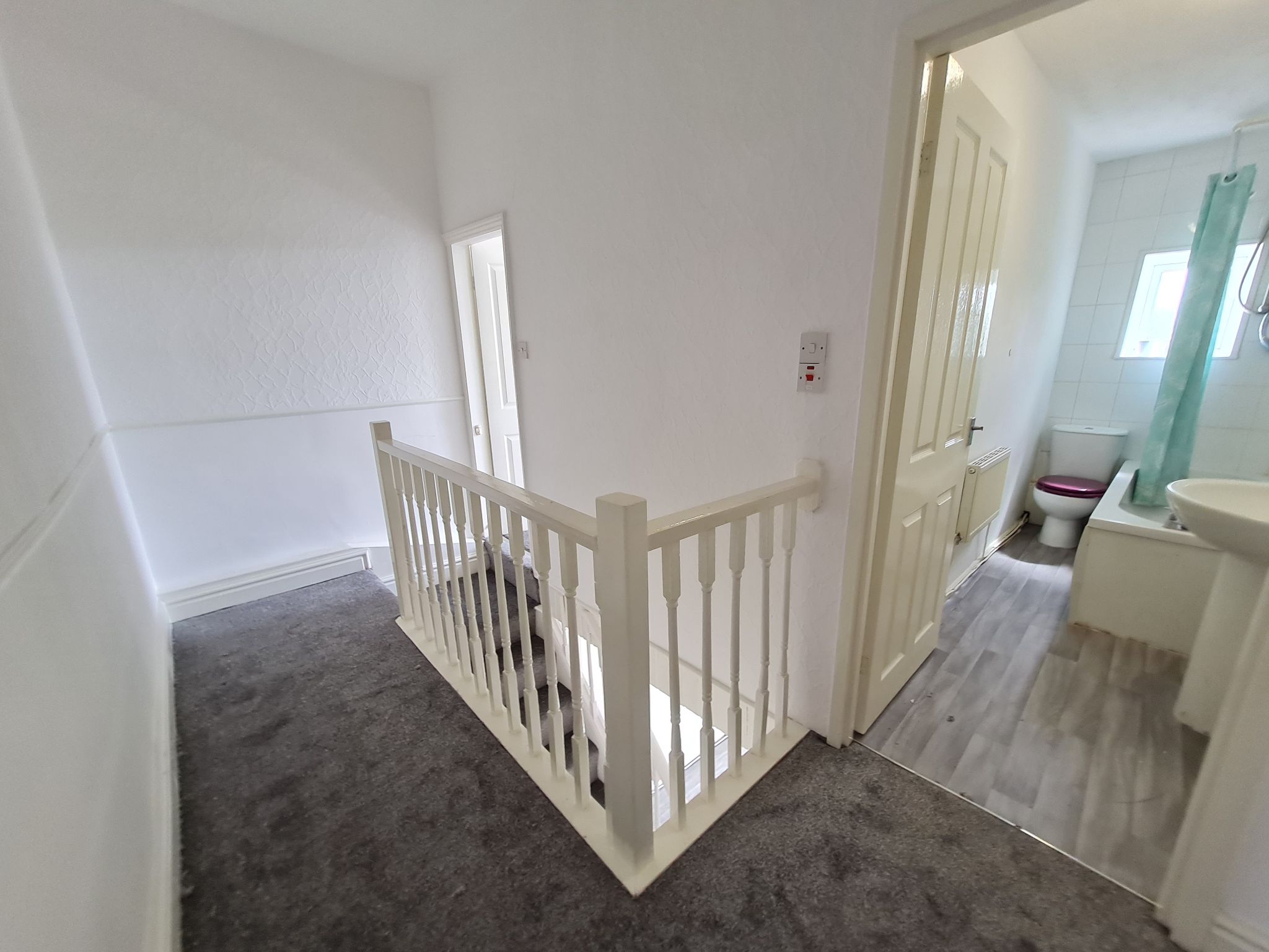 2 bedroom mid terraced house Let in Bolton - Landing