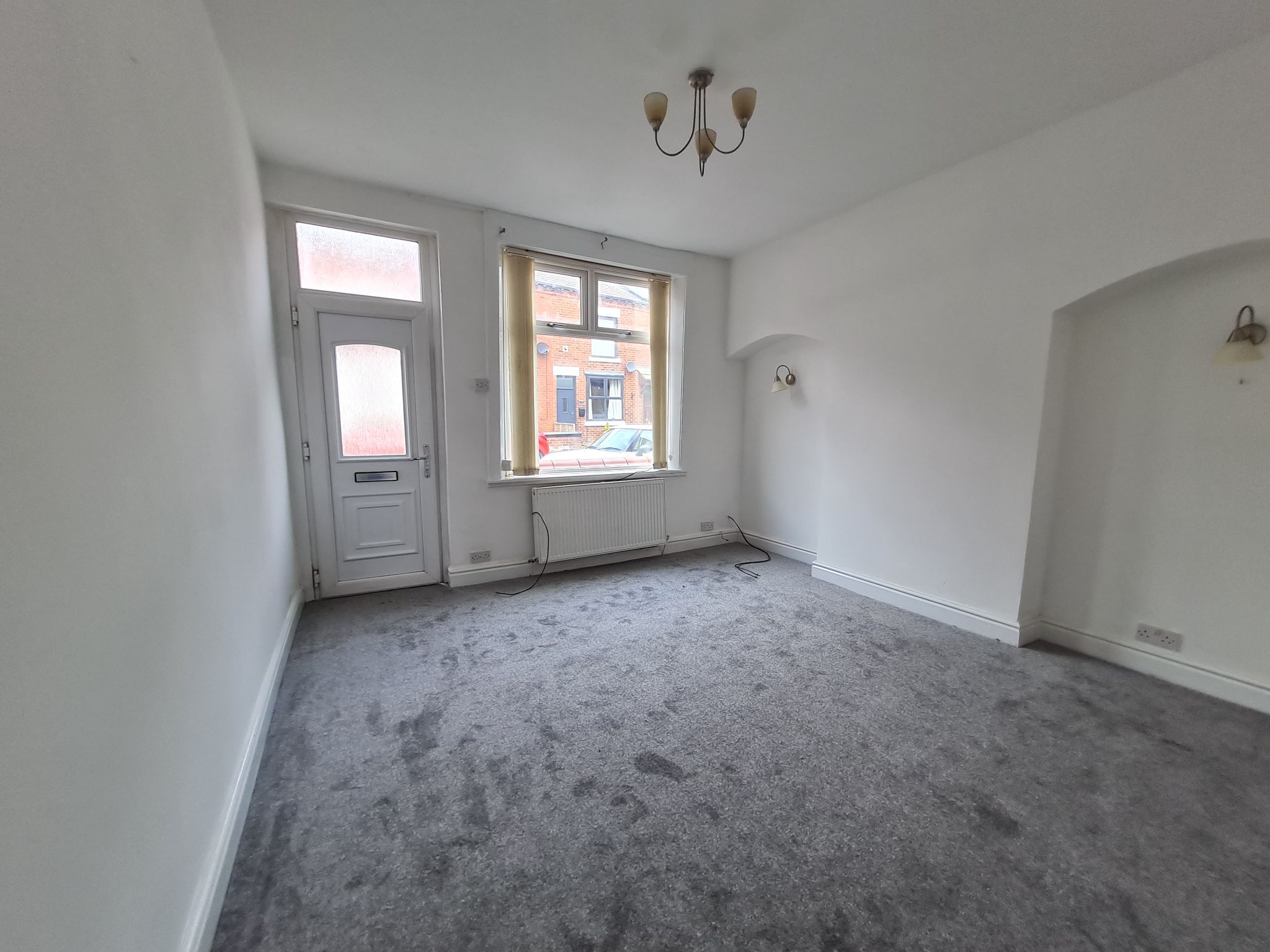 2 bedroom mid terraced house Let in Bolton - Property photograph