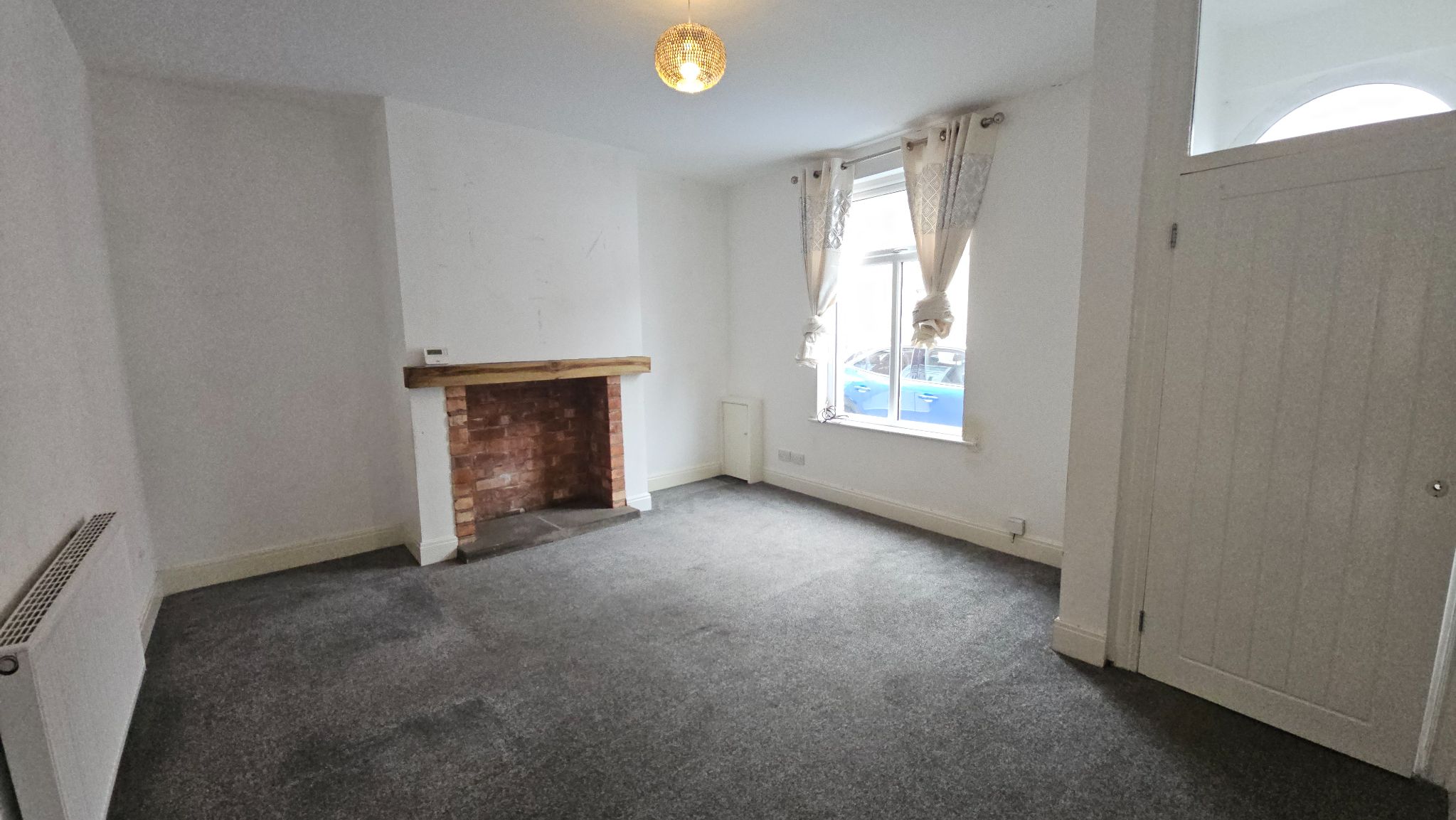 2 bedroom cottage house To Let in Chorley - lounge