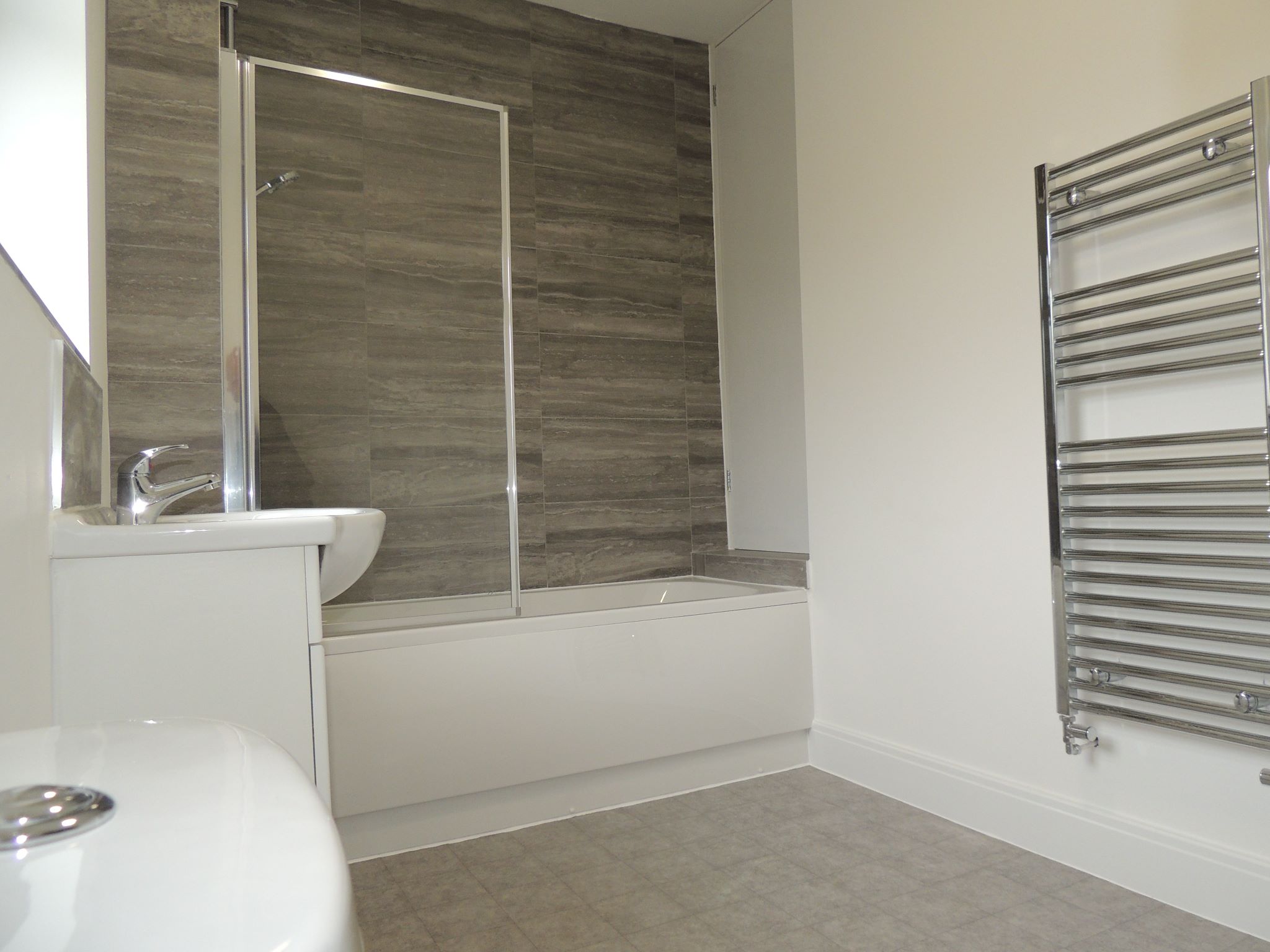 2 bedroom cottage house To Let in Chorley - Bathroom