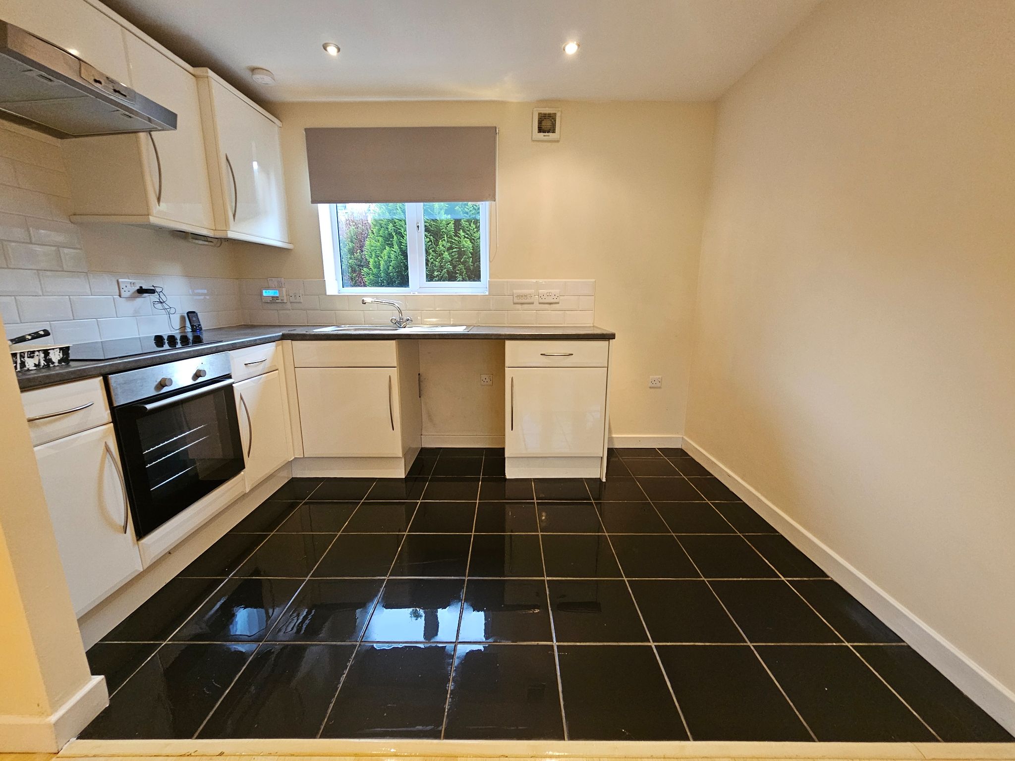 2 bedroom apartment flat/apartment Let in Chorley - Kitchen