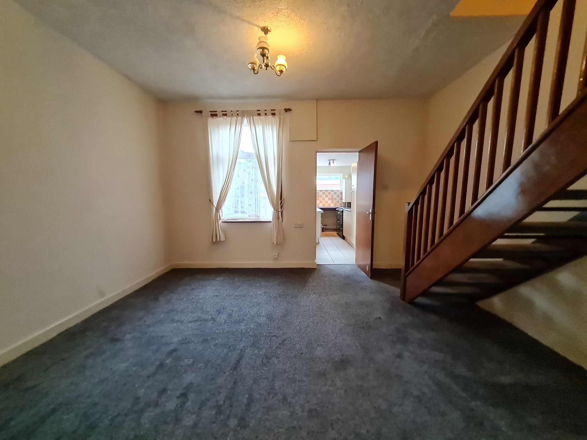 2 bedroom mid terraced house Let in Chorley - Photograph 5