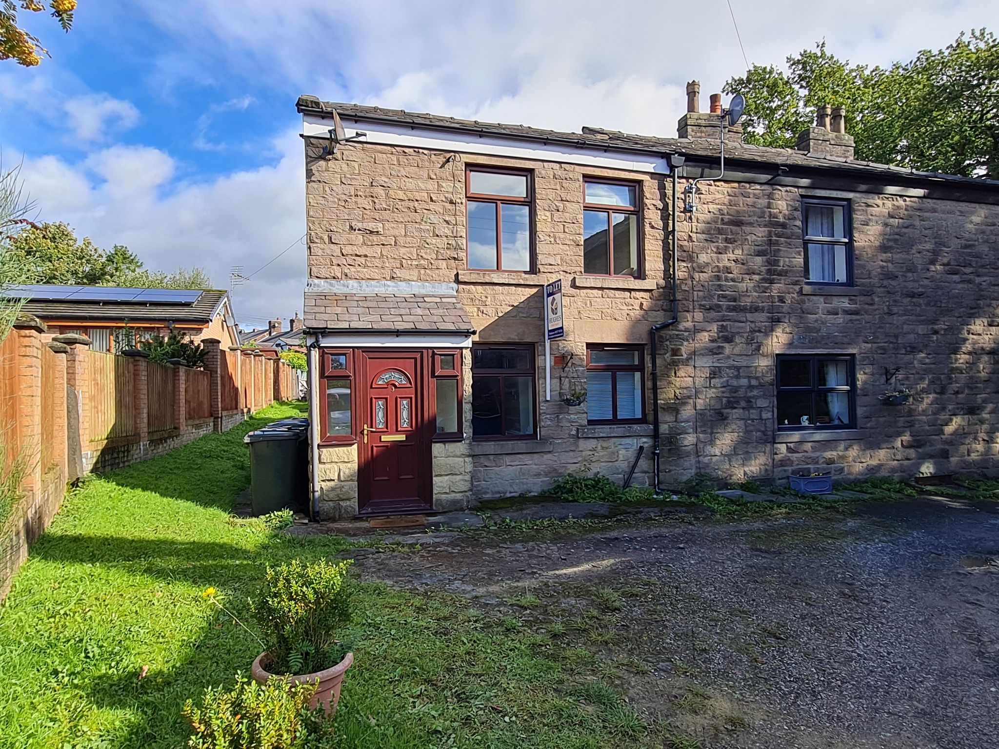 2 bedroom cottage house To Let in Chorley - Property photograph