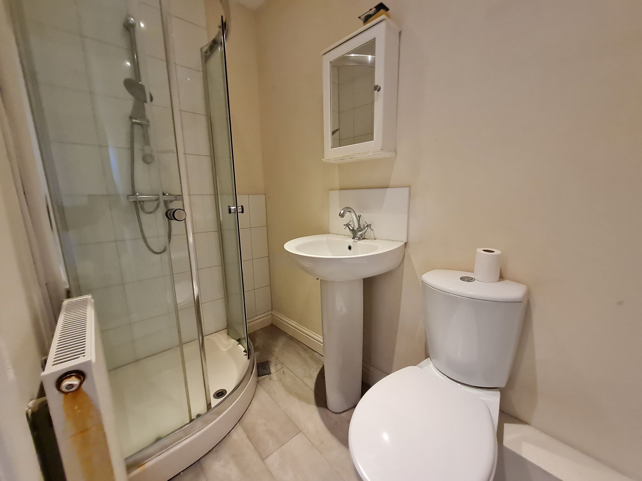 2 bedroom cottage house To Let in Chorley - bathroom
